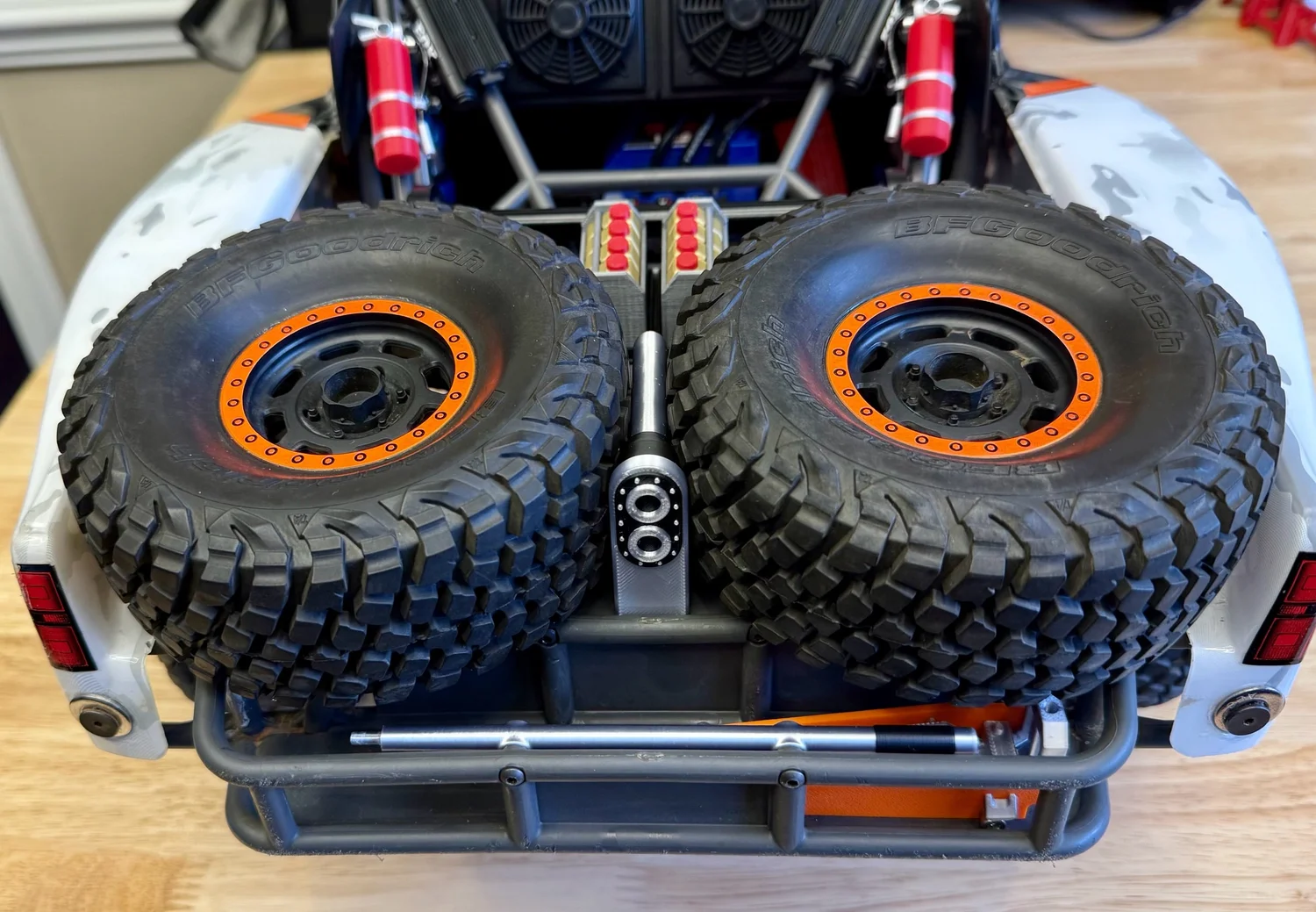 TRAXXAS UDR 1/8スケール 未使用 TRAXXAS UDR 1/8スケール 未使用 【】