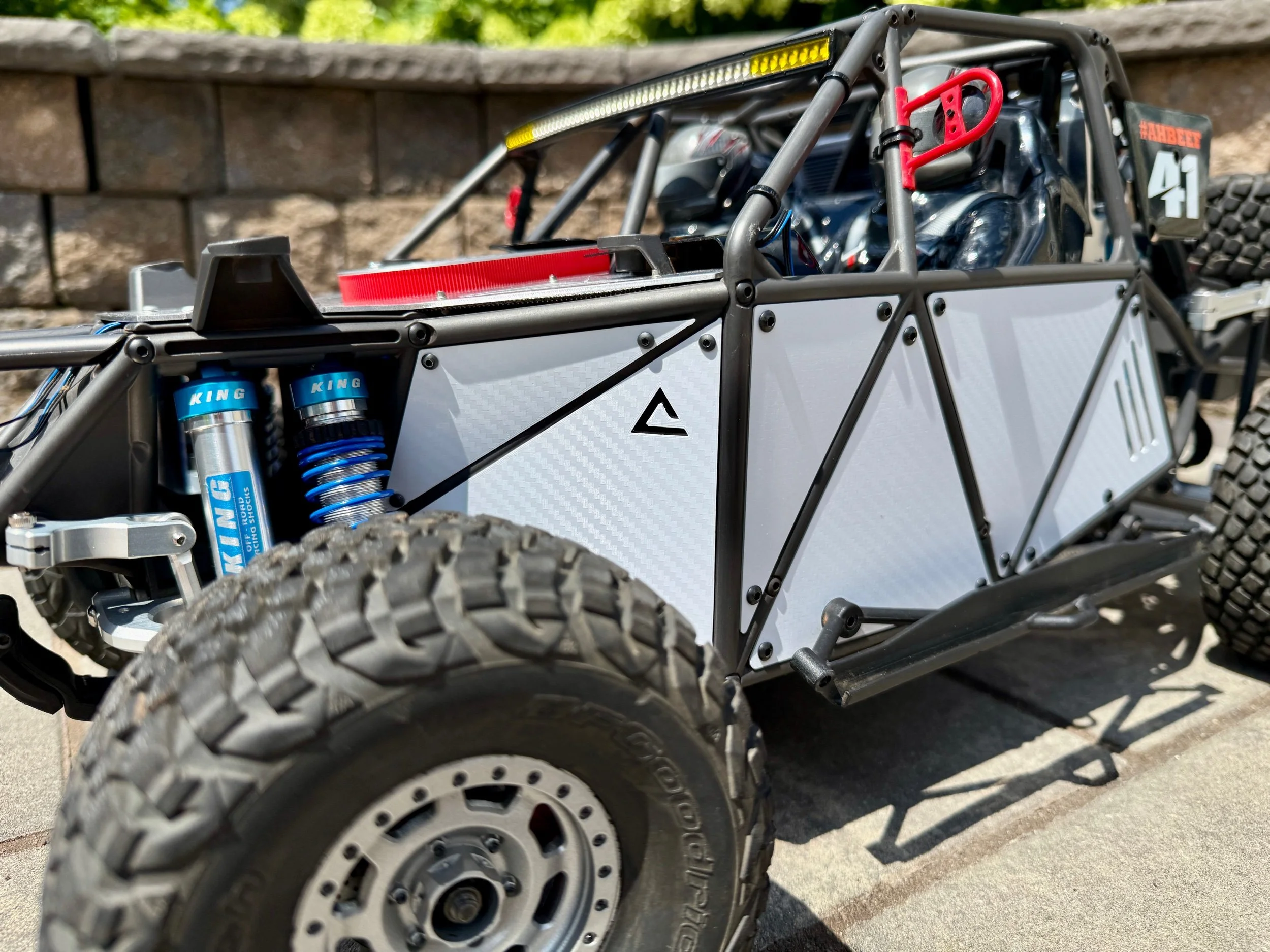 Traxxas UDR carbon side panels white