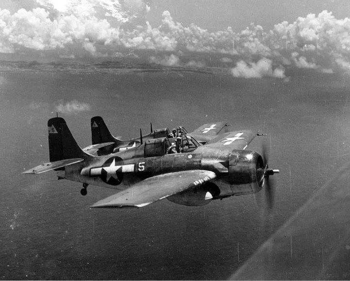 Grumman_F4F_Wildcat_in_formation-1.jpg