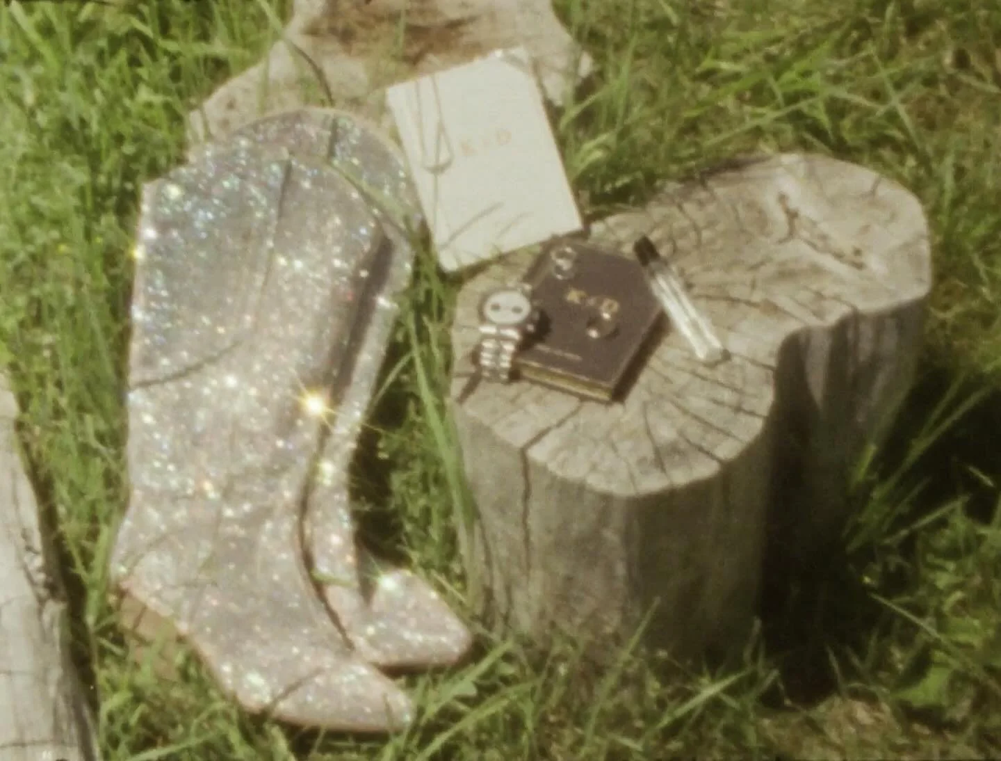 Film stills from D+K in Bozeman, MT- @fostercreekfarm 

.
.
.
#super8wedding #super8 #weddingvideographer #super8weddingvideographer #vintagewedding
#vintageweddingvideographer #retrowedding
#retroweddingvideographer #weddingfilm
#retroweddingfilm #v