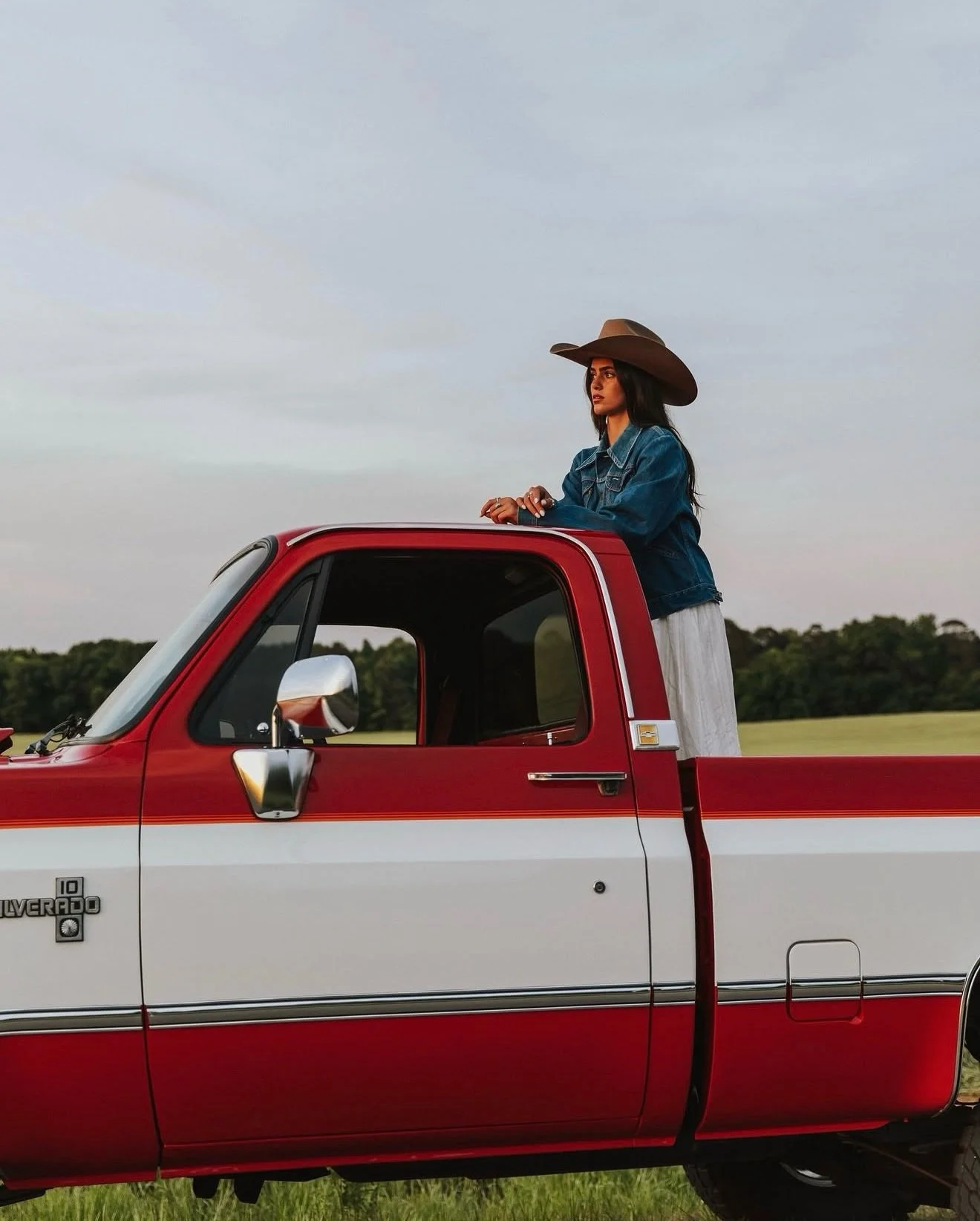 🌟MWG Favorite Find: Rancher Hat Bar @rancherhatbar 

🖤 Why We Love Them: Founded by Shantelle Girard, Rancher Hat Bar brings color and personality to the timeless tradition of the cowboy hat &mdash; all while honoring its western roots. Their philo