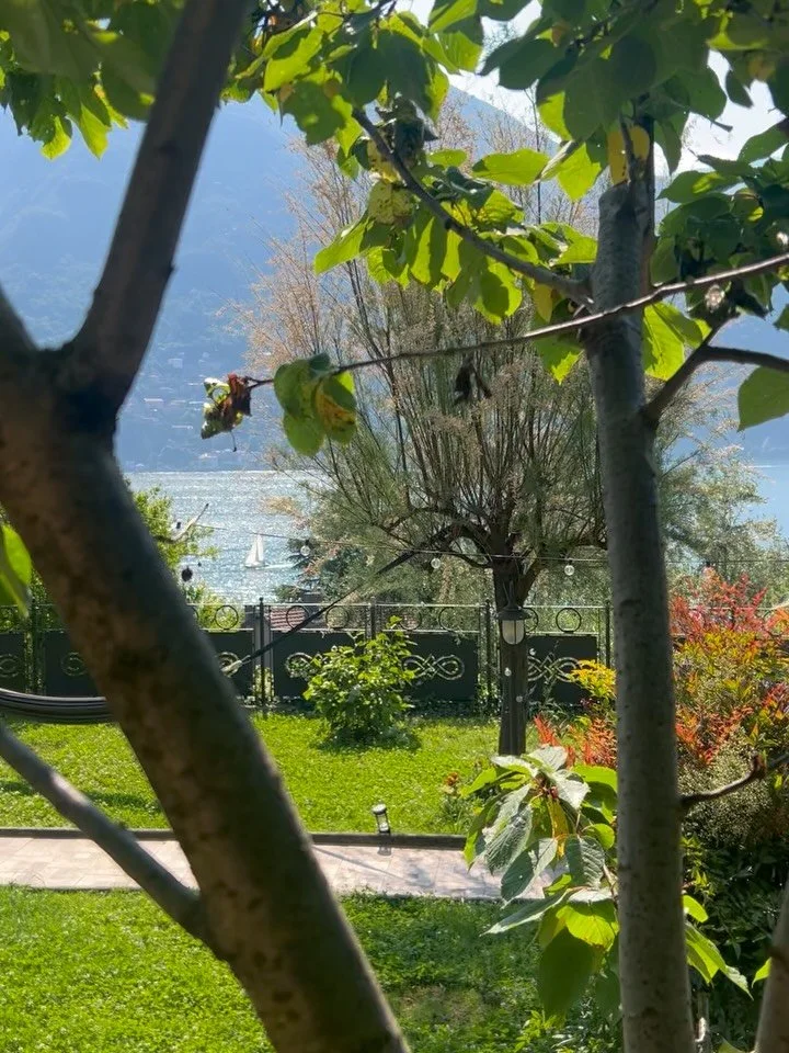 This morning the terrace turned into a tiny yoga studio overlooking the lake 🧘&zwj;♀️ and it felt just right.
Such a slow and powerful way to start the day.
#yogabythelake #comolake #goodmorning☀️