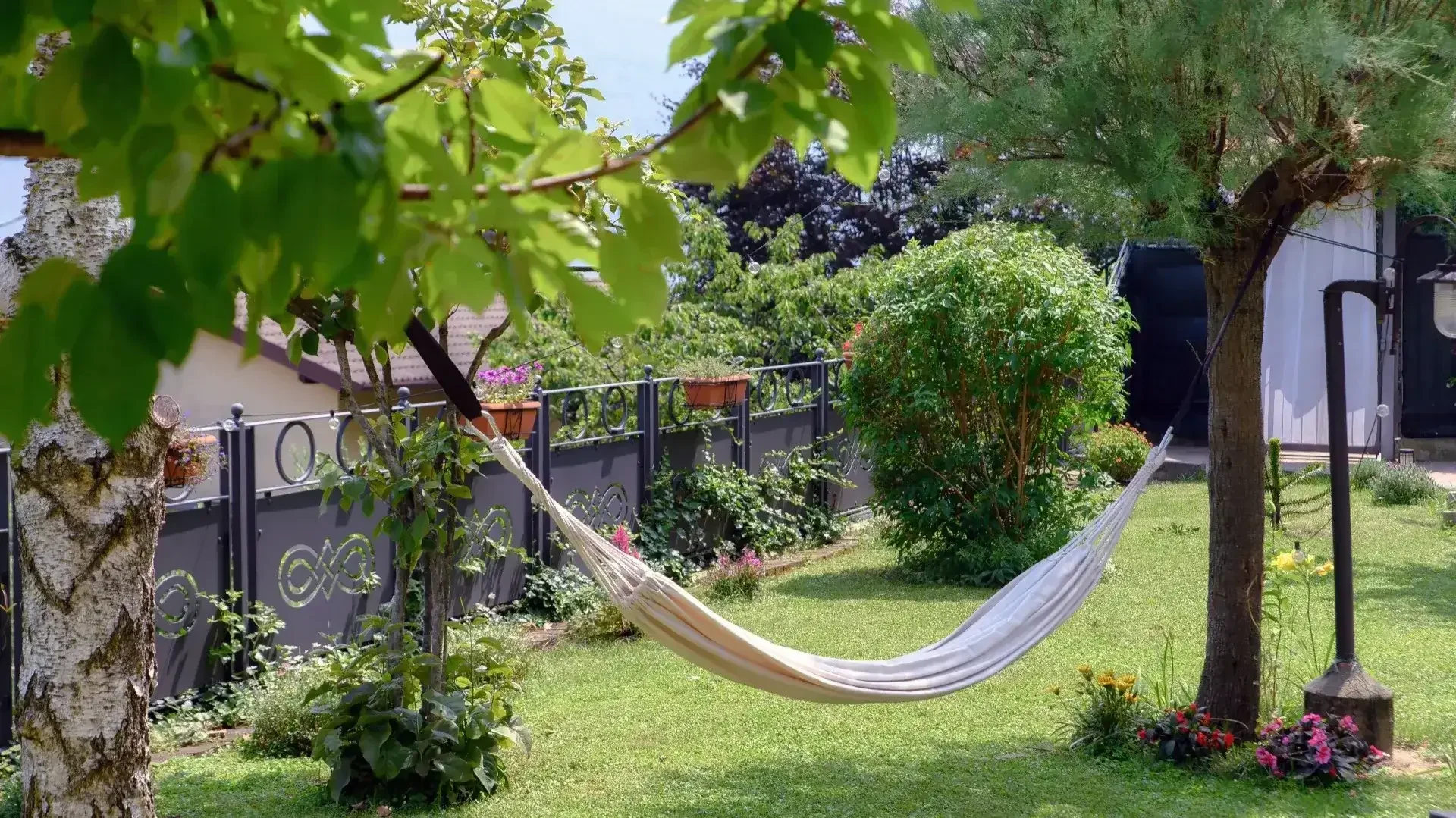 Lake-view garden hammock