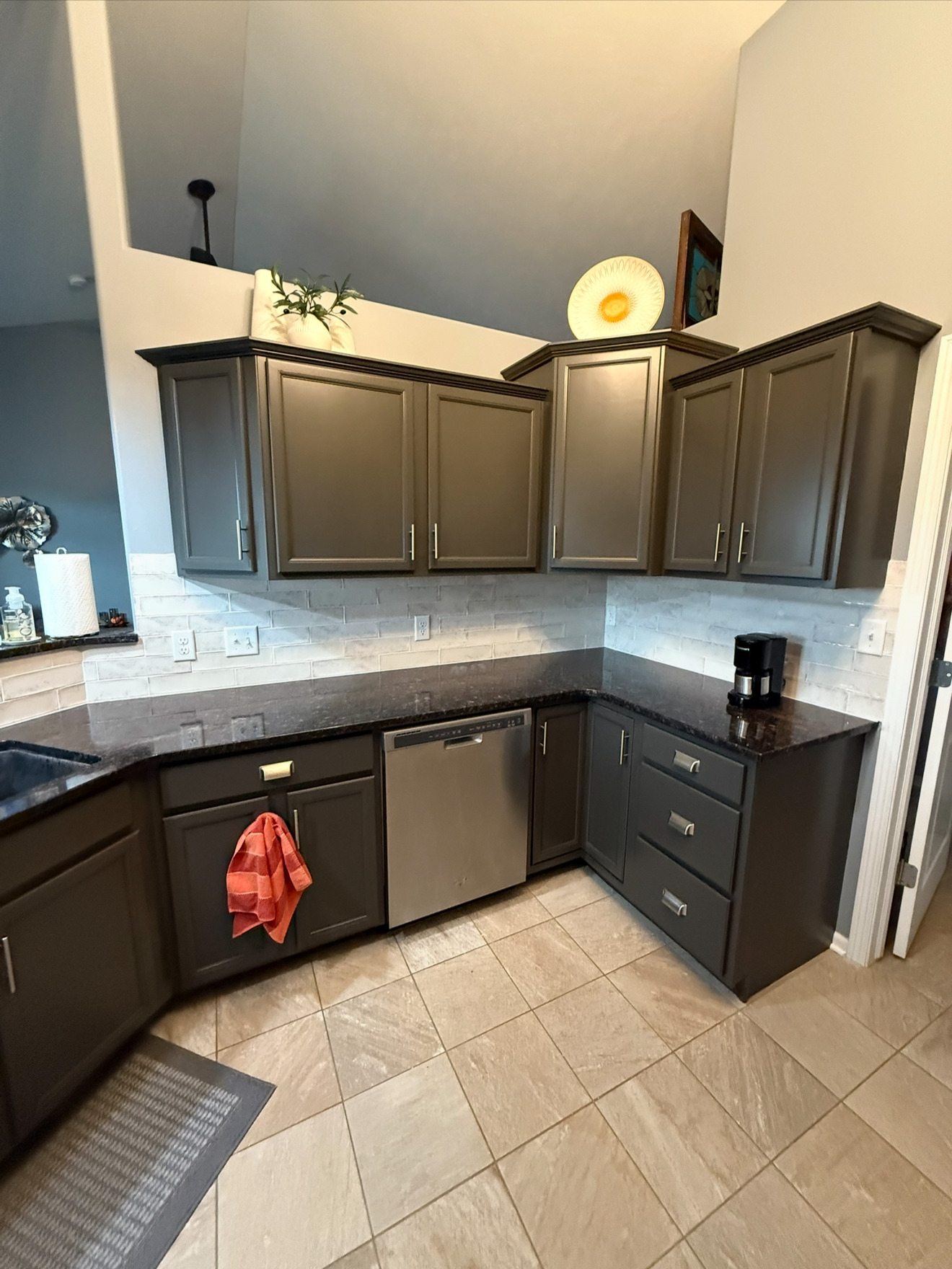 Kitchen Cabinets and backsplash