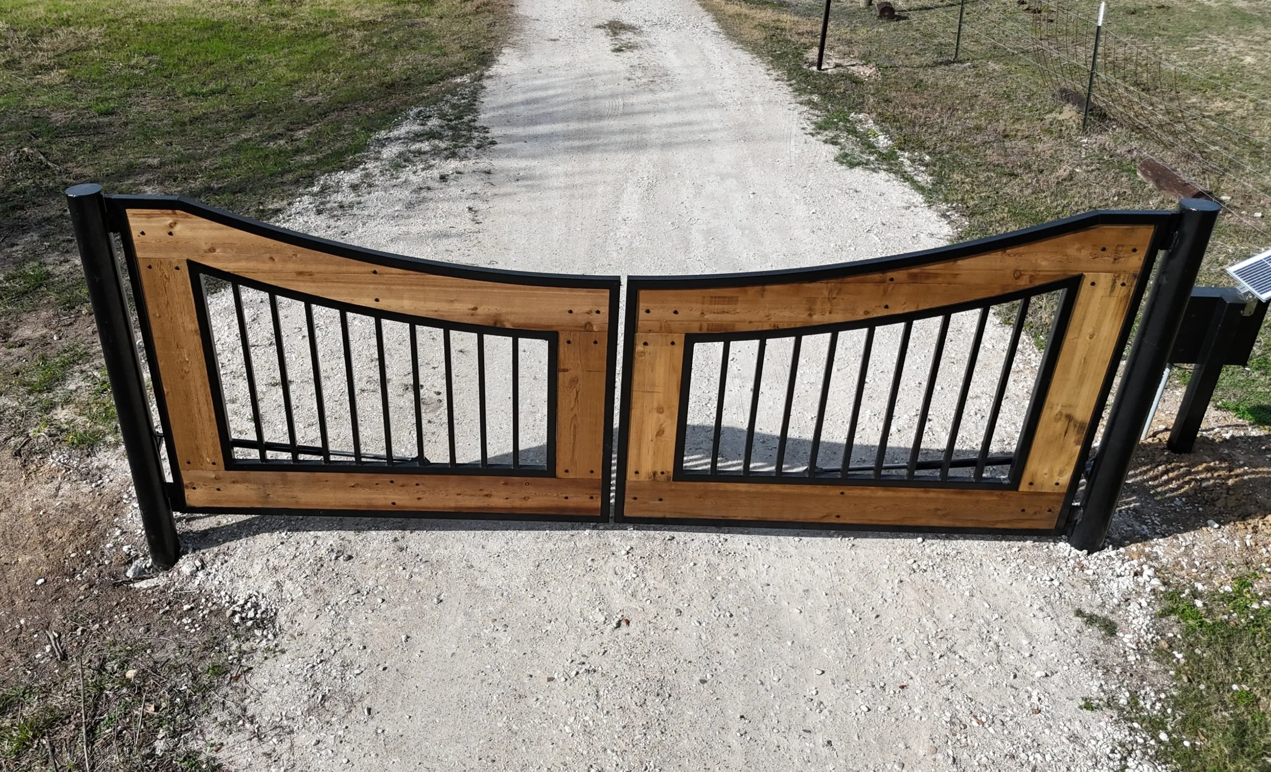 Custom.Wood.Metal.Automatic.Gate.FortBend.County.TX.JPG