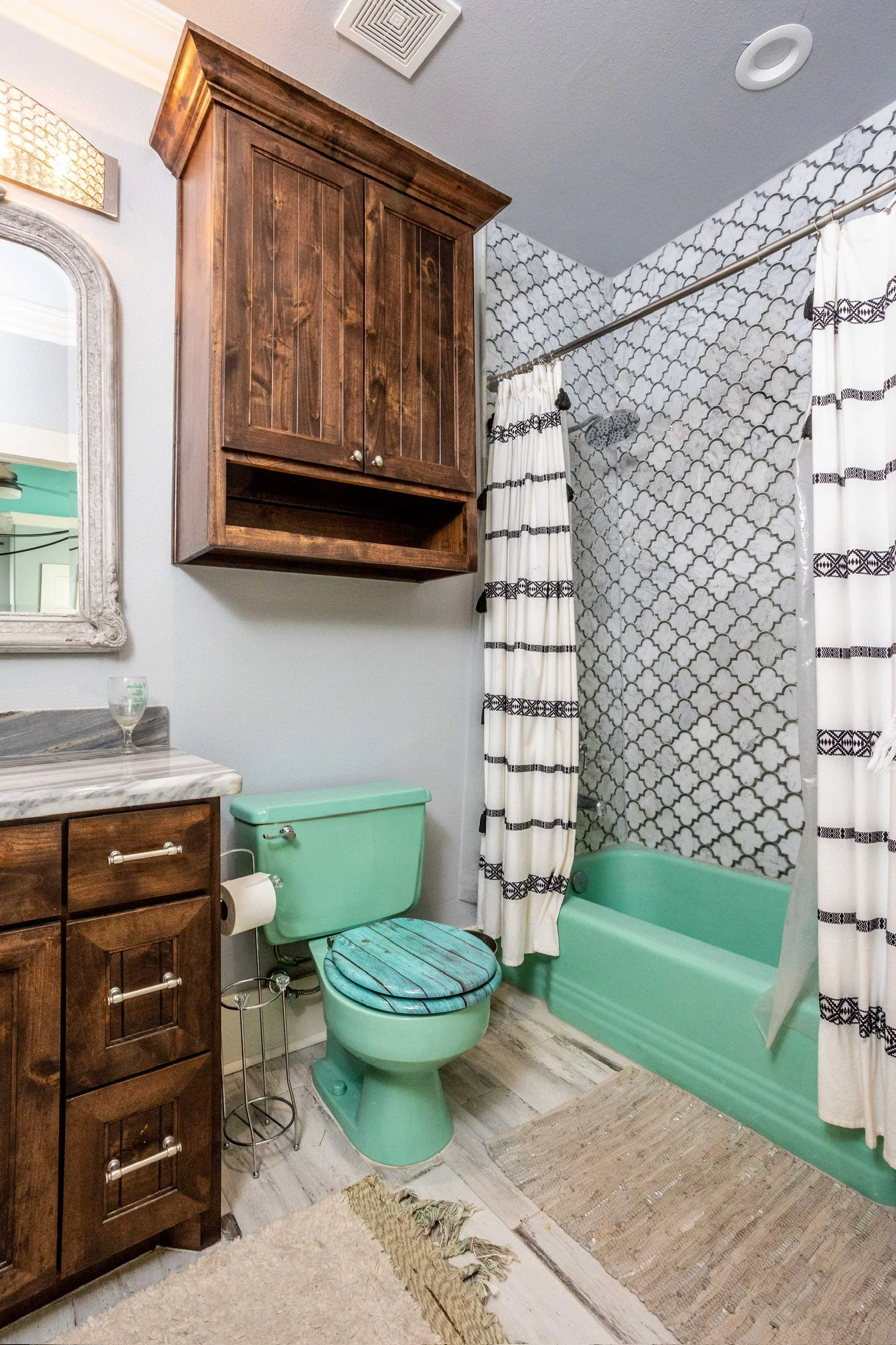 custom.bathroom.antique.finishes.new.ulm.tx.jpg