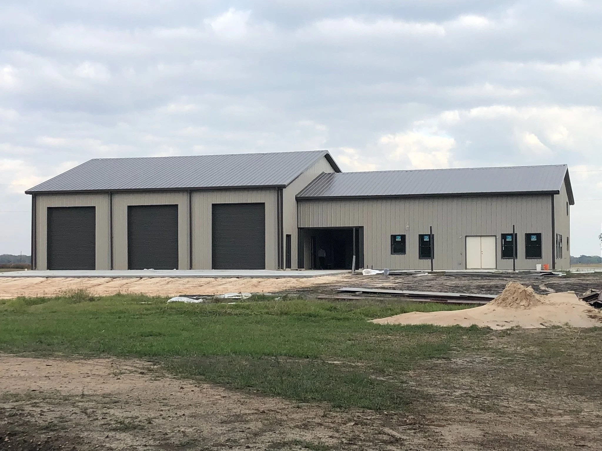 Large commercial shop with attached office in South TX