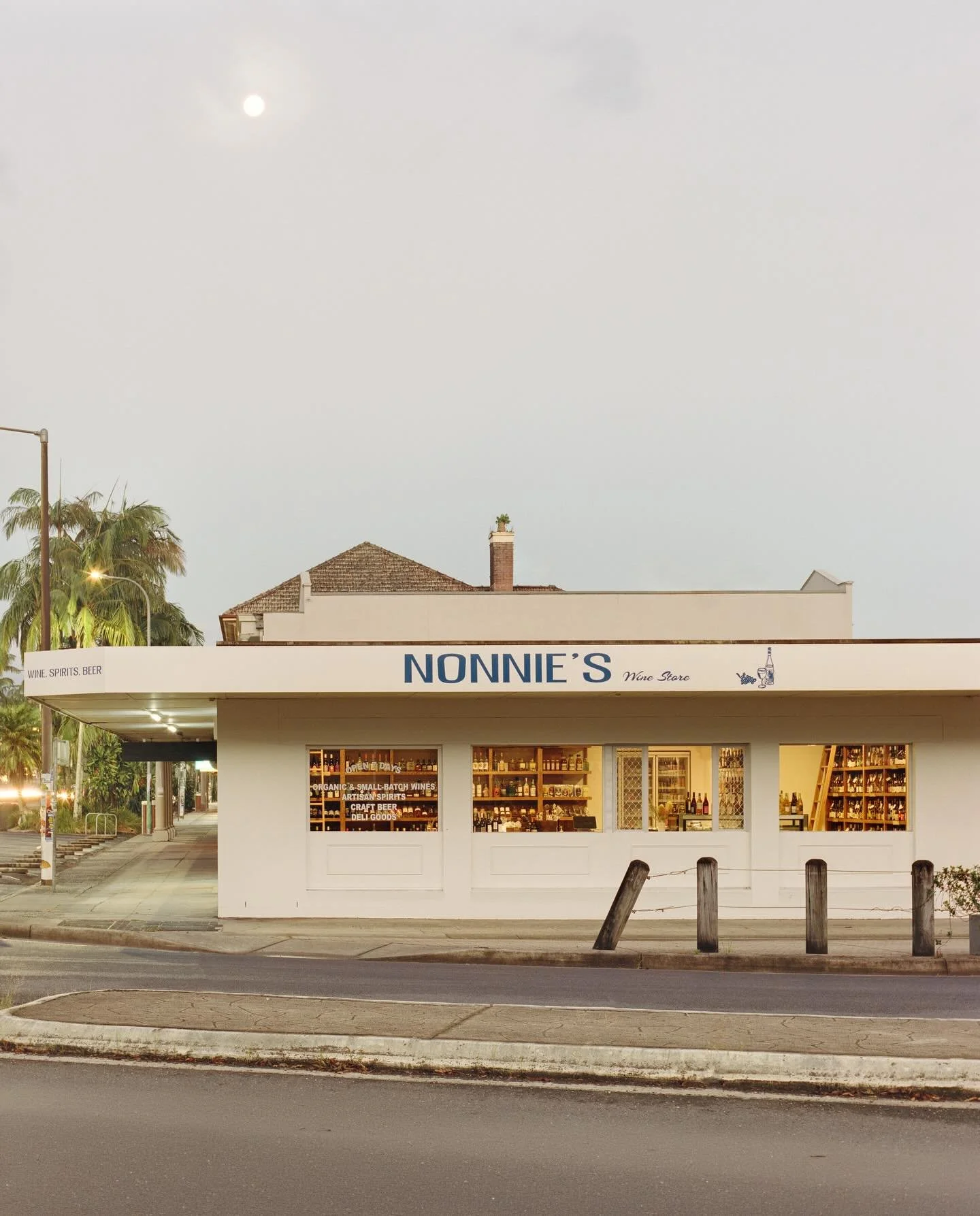 Early morning glow at Nonnie&rsquo;s 🌙✨
Join us every weekend from 3pm for tastings 🍷
Meet the makers, sip something new, &amp; discover your next favourite.
See you in Mullumbimby 🤍
Open 7 days