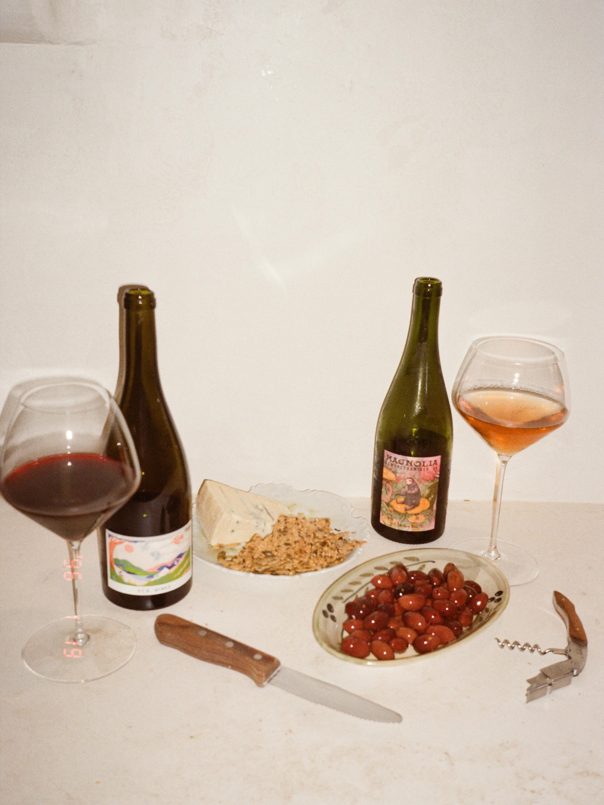 Sunday spread, sorted 🍷🧀✨
Natural wines, good cheese, crunchy crackers &amp; briny olives ~everything you need for the perfect slow Sunday from Nonnies Wine Store.