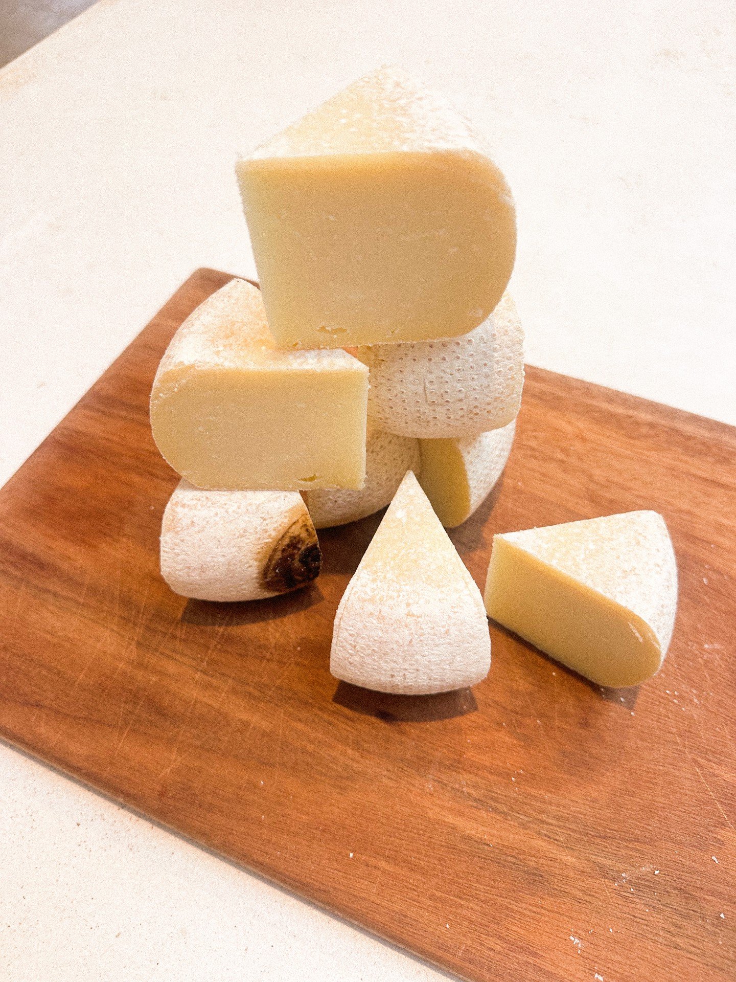 🧀 Weekly cheese cuts 🤌🏼
Explore our delicious range of French, Italian, Spanish and Australian cheeses&hellip;.. yum!