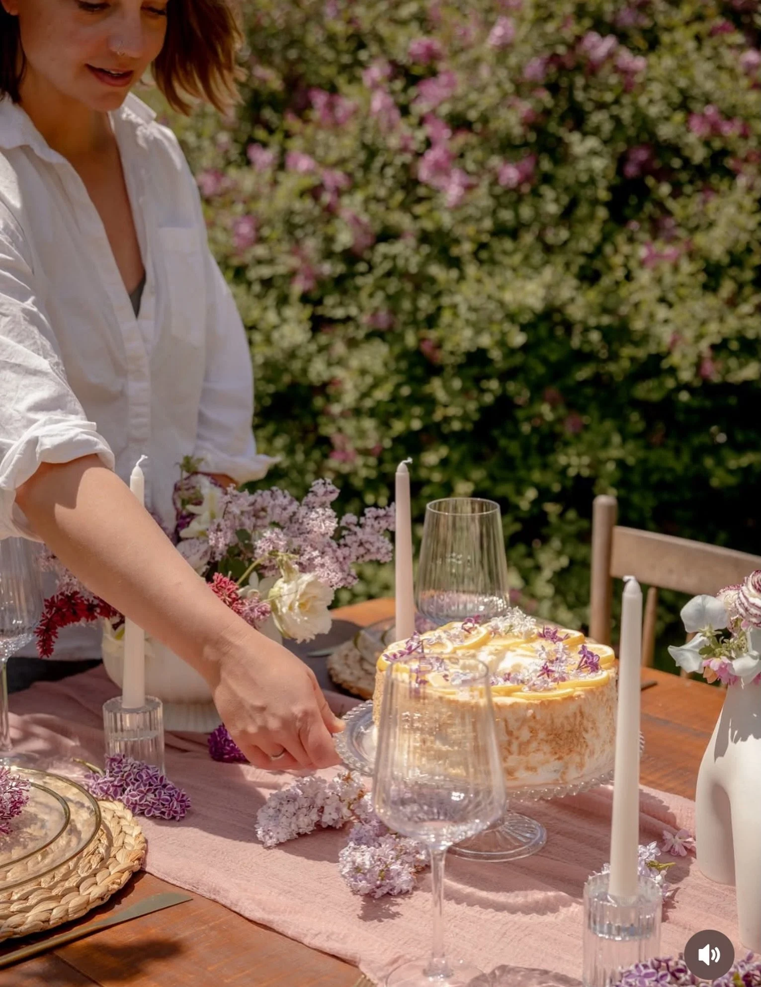 Did you know we offer florals and event design in house? Not only for weddings but for smaller intimate events as well. We also know some INCREDIBLE local vendors for florals, design, rentals and event coordination and we would love to connect you wh