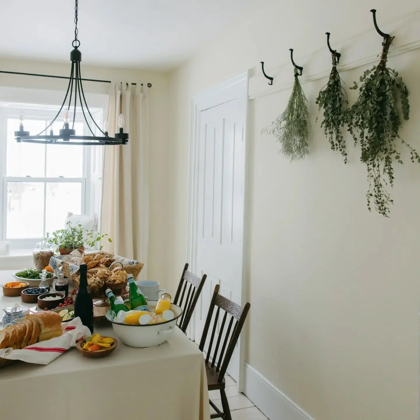 Continental Brunch at Fogorig is available for the morning of your celebration or for our farmhouse guests looking to stretch out their last morning here just a little longer.

Warm coffee, simple dishes, and time around the table or kitchen island w