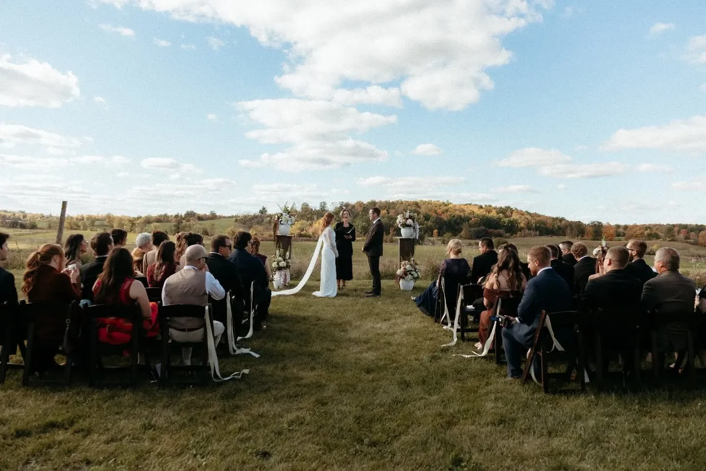 Taylor and Zac's October wedding was picture perfect.
Photo: @pinerootsphotography