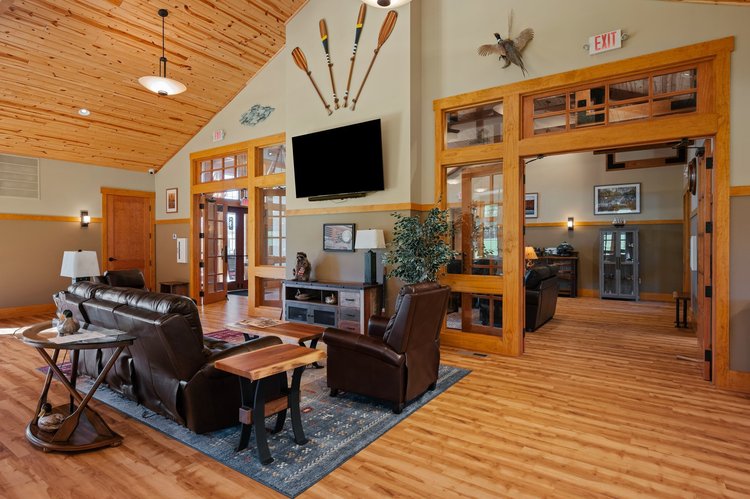 Lodge sitting area with leather chairs