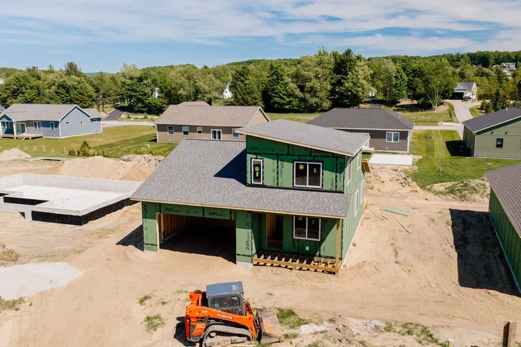 Closer aerial of the front and garage