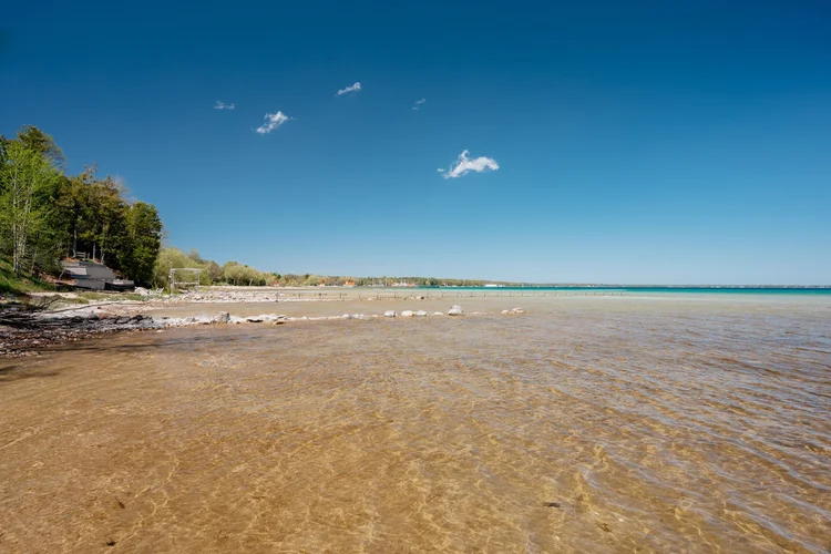 Shallow sandy shoreline along the bay