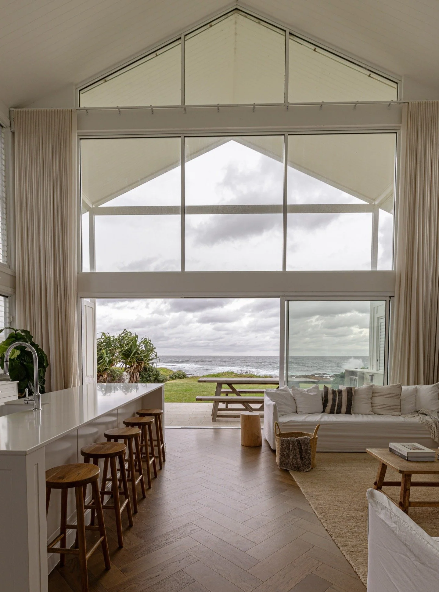 Two months ago I had the privilege of attending an architectural photography workshop led by the incredibly talented @natspada__ A dream day learning from someone I admire, camera in hand, inside the stunning @talm.beachhouse pure light, texture and 