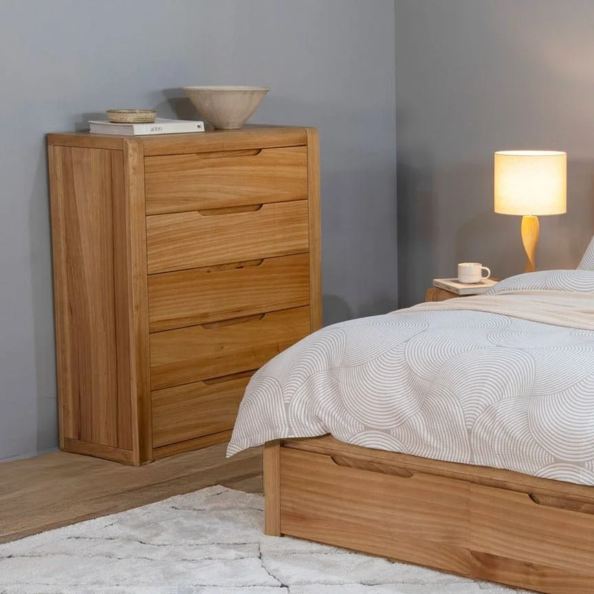 Hayman Tallboy (view 5) at Oaten’s Beds R Us Casino