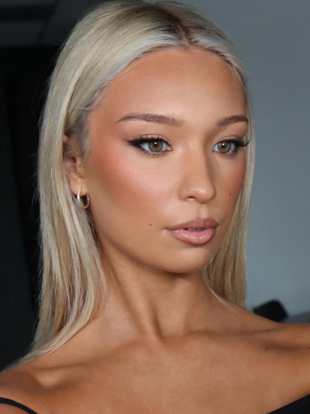 YOUR INSPO FOR BRONZED &amp; TOASTY🤏🏼

Best products to achieve this look;

@taniellejai bronzour (caramel latte) 
@hourglasscosmetics radiant bronze light 
@patrickta major headlines blush (she&rsquo;s so LA)
@hauslabs color fuse blush (fire moon)