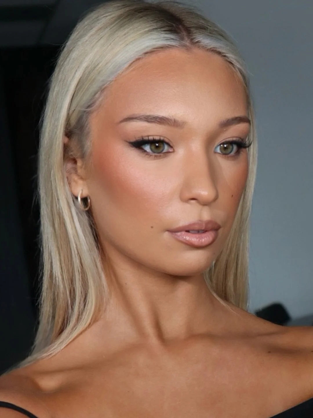 YOUR INSPO FOR BRONZED &amp; TOASTY🤏🏼

Best products to achieve this look;

@taniellejai bronzour (caramel latte) 
@hourglasscosmetics radiant bronze light 
@patrickta major headlines blush (she&rsquo;s so LA)
@hauslabs color fuse blush (fire moon)