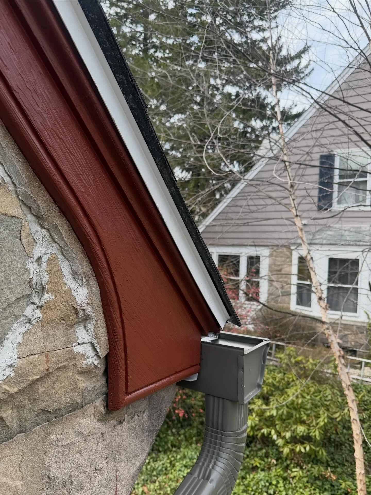 Swipe to see what this wood trim looked like before scraping and 2 coats of paint!