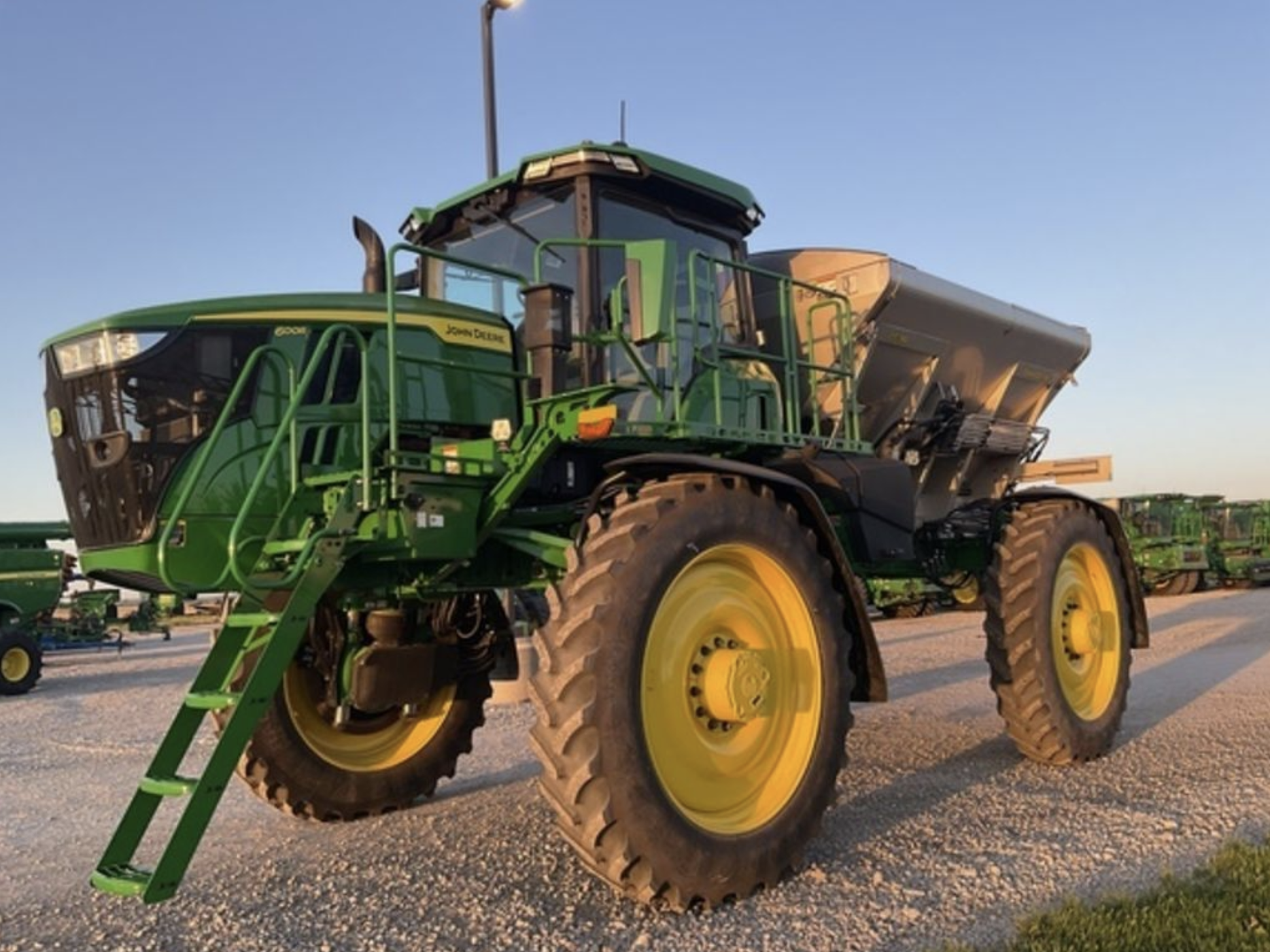2024 John Deere 600R NSL
