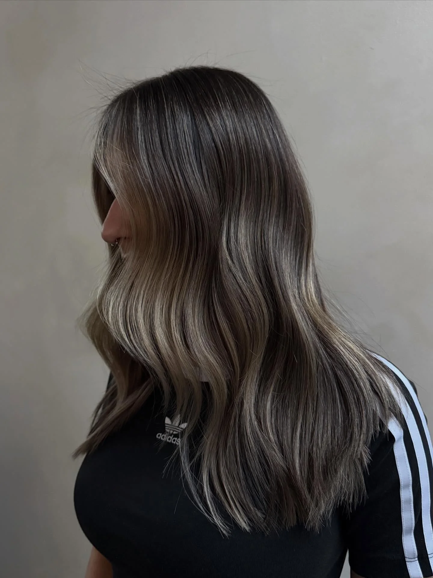 moody blends for this weekend 

a mini highlight + lowlight appointment for bre 🤍

#vancouver #vancouverhair #yaletown