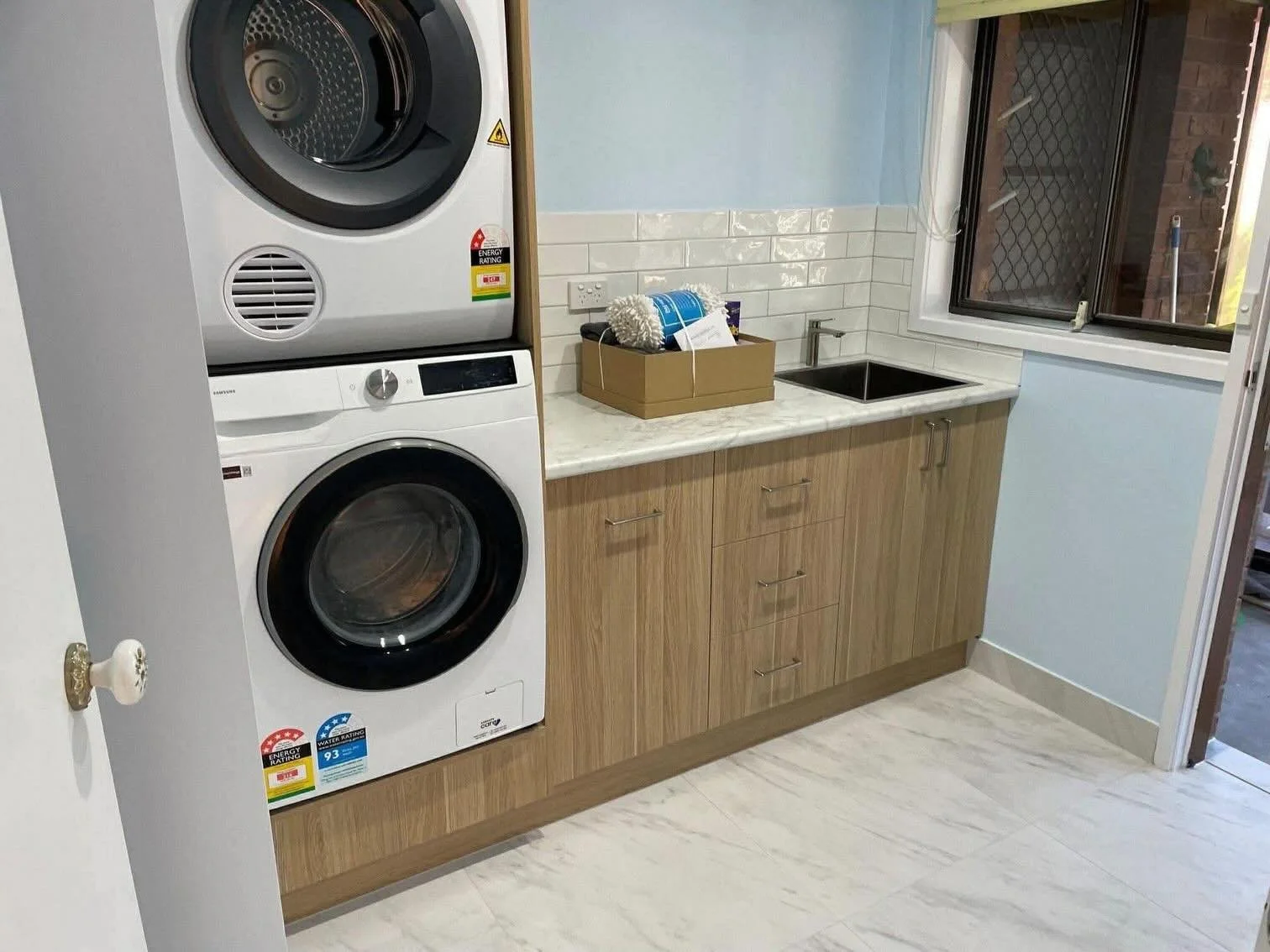 From laundry to bathroom and everything in between.

This complete renovation transformed three essential spaces into a modern, practical and timeless design, featuring floor-to-ceiling tiling and a spacious walk-in shower.

Ready to start your own r