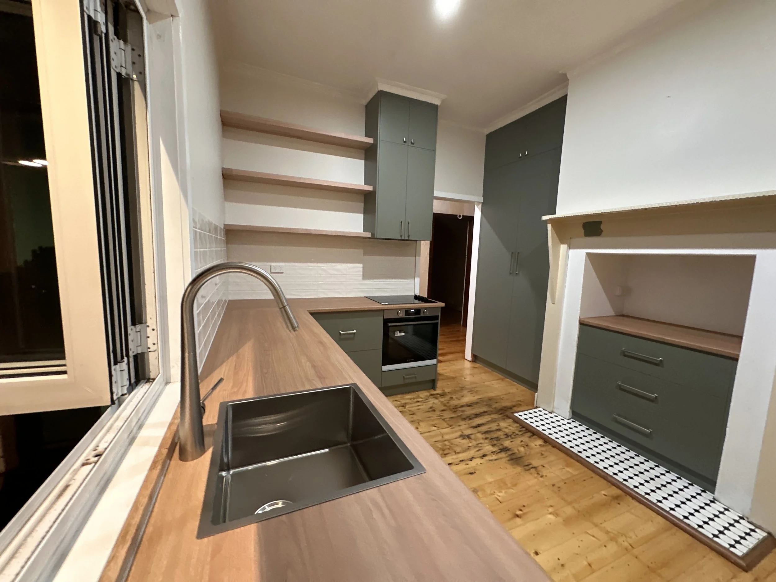 KITCHENS & LAUNDRIES