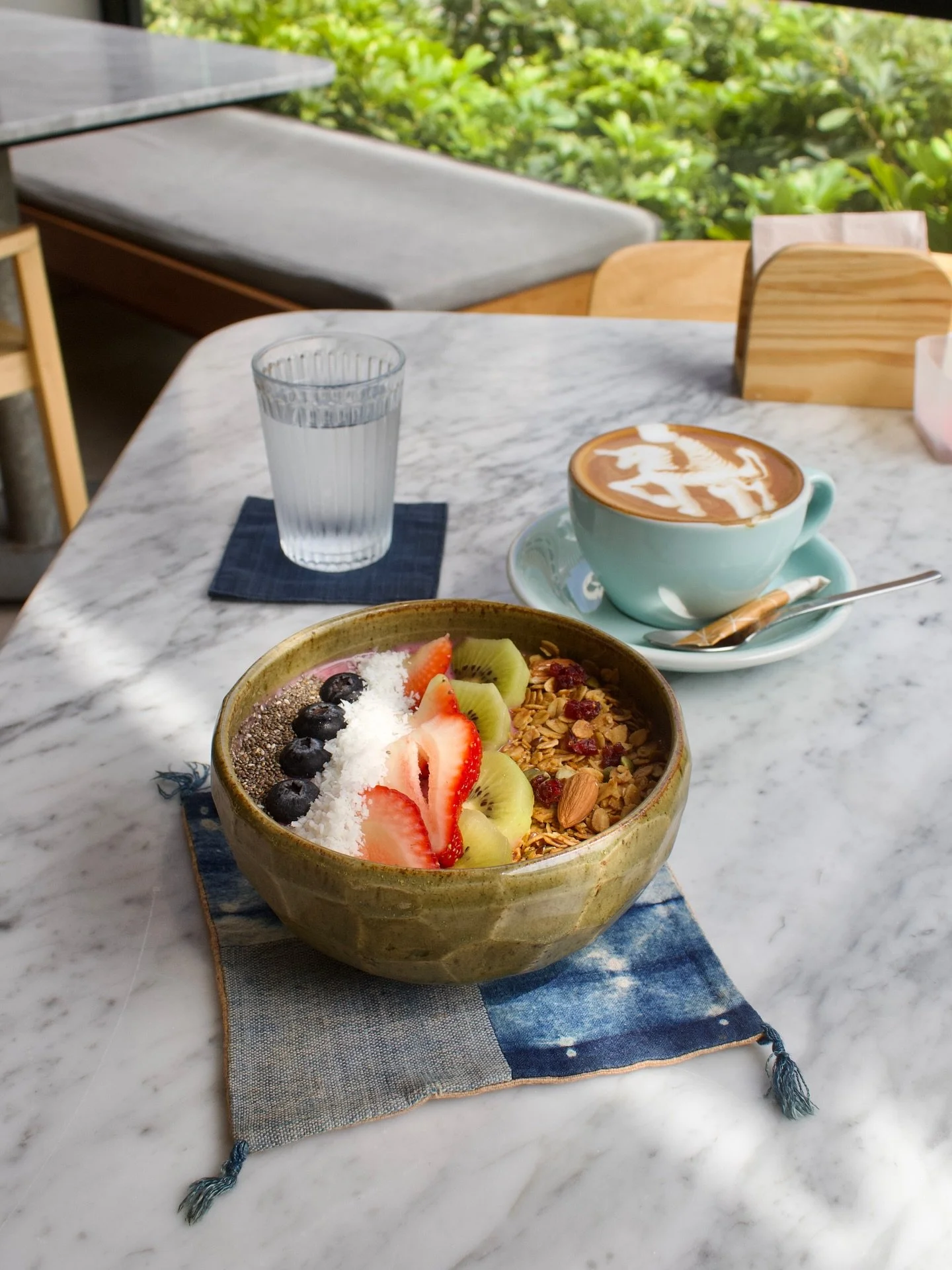 🫐🍓🥝 smoothie bowls @hideawaycafeekamai ☕️ 

📍 Park Lane 18, Khlong Tan Nuea
⏰ Open everyday 08:00-18-00

#bangkok #bangkokcafehopping #smoothiebowl
