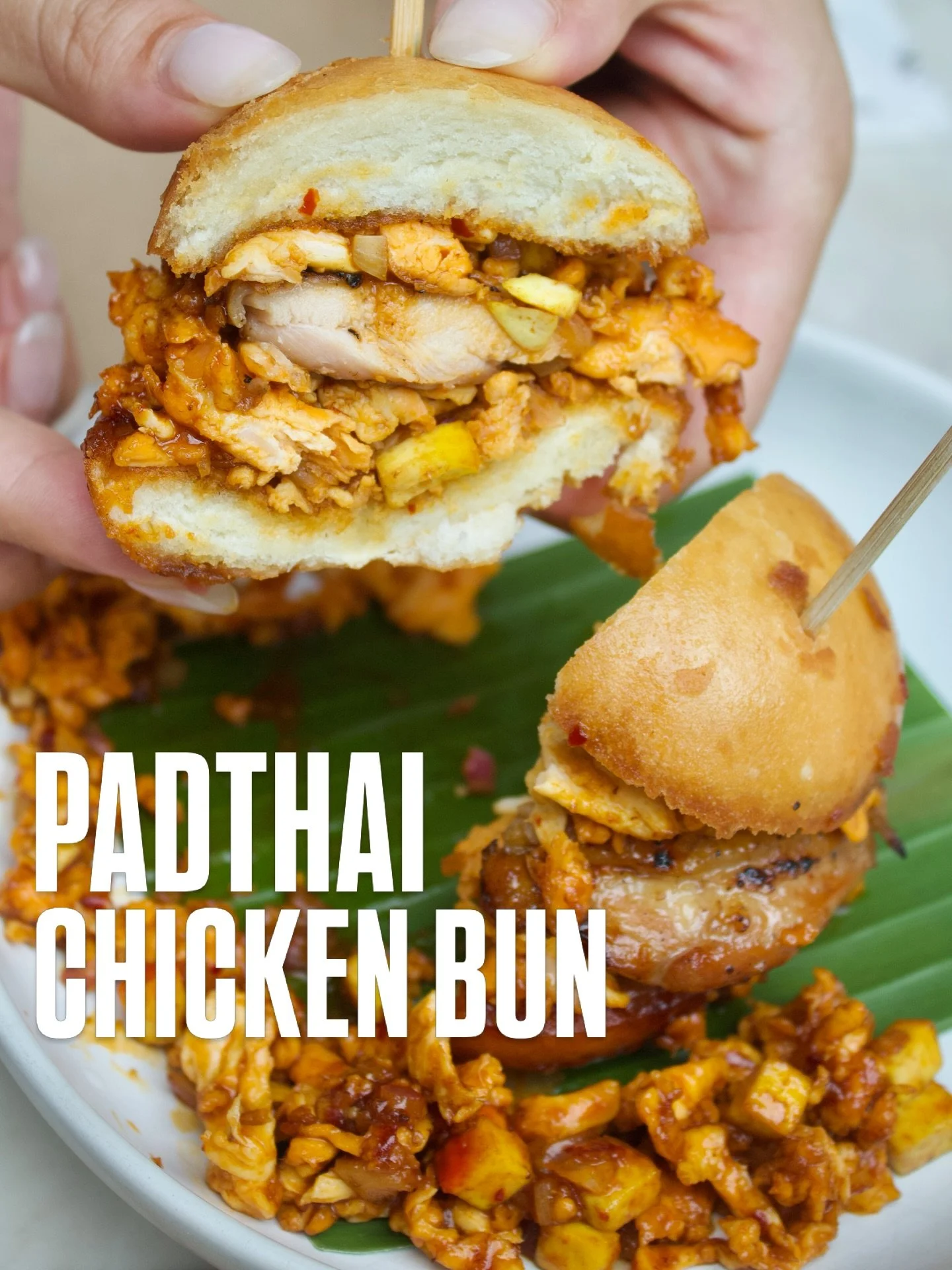 Pad Thai Chicken Bao Bun and Pad Thai Tofu Nachos - Would you try these dishes? 

📍 @padthaikhunchu 

#bangkok #bangkokfoodie #padthai