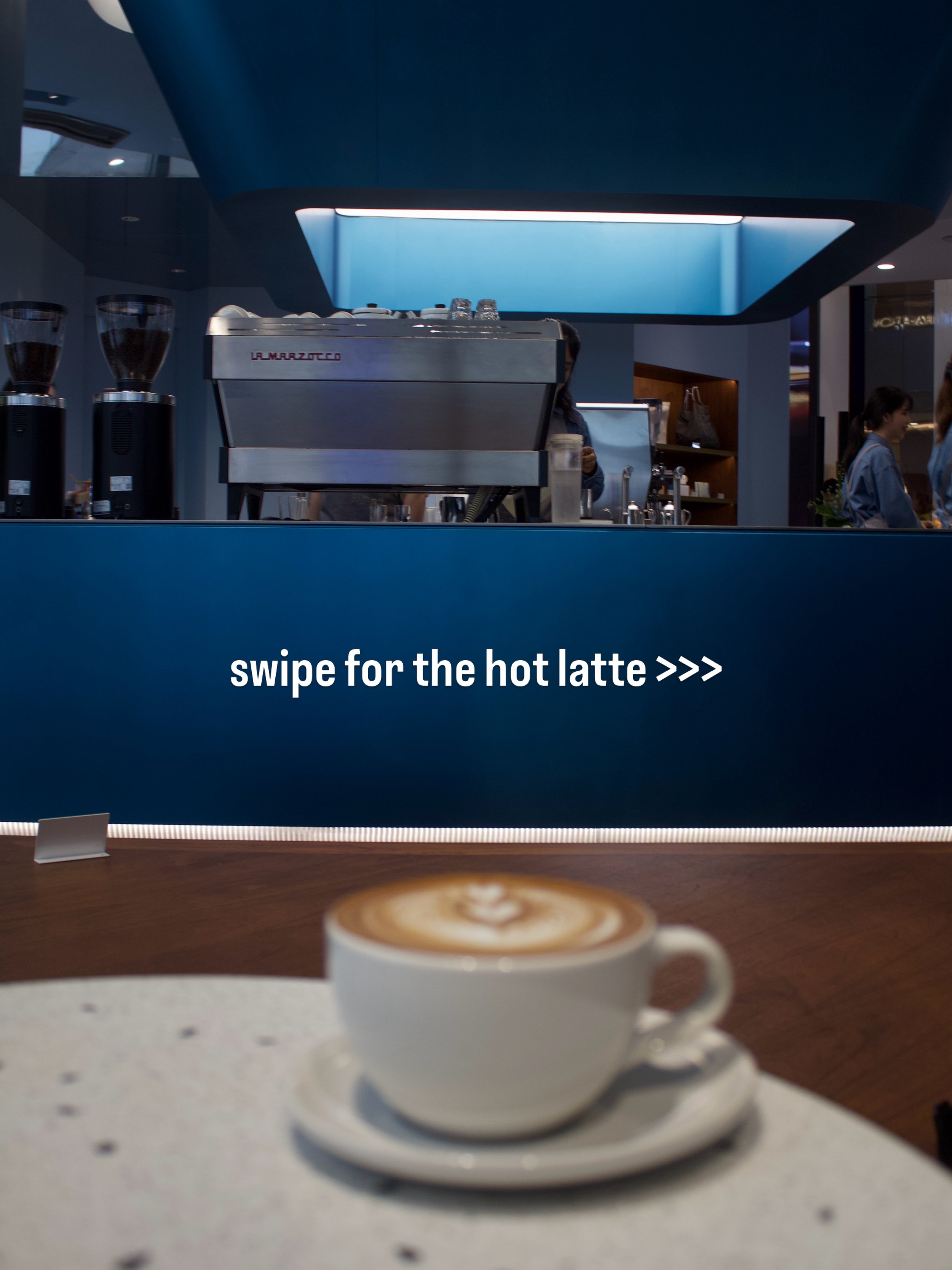 Hot latte obsession continues ☕️ 

@bluebottlethailand now open at EmQuartier, serving quality-crafted coffee in a minimalist space 

#bangkok #bangkokcoffee #bangkokcafehopping