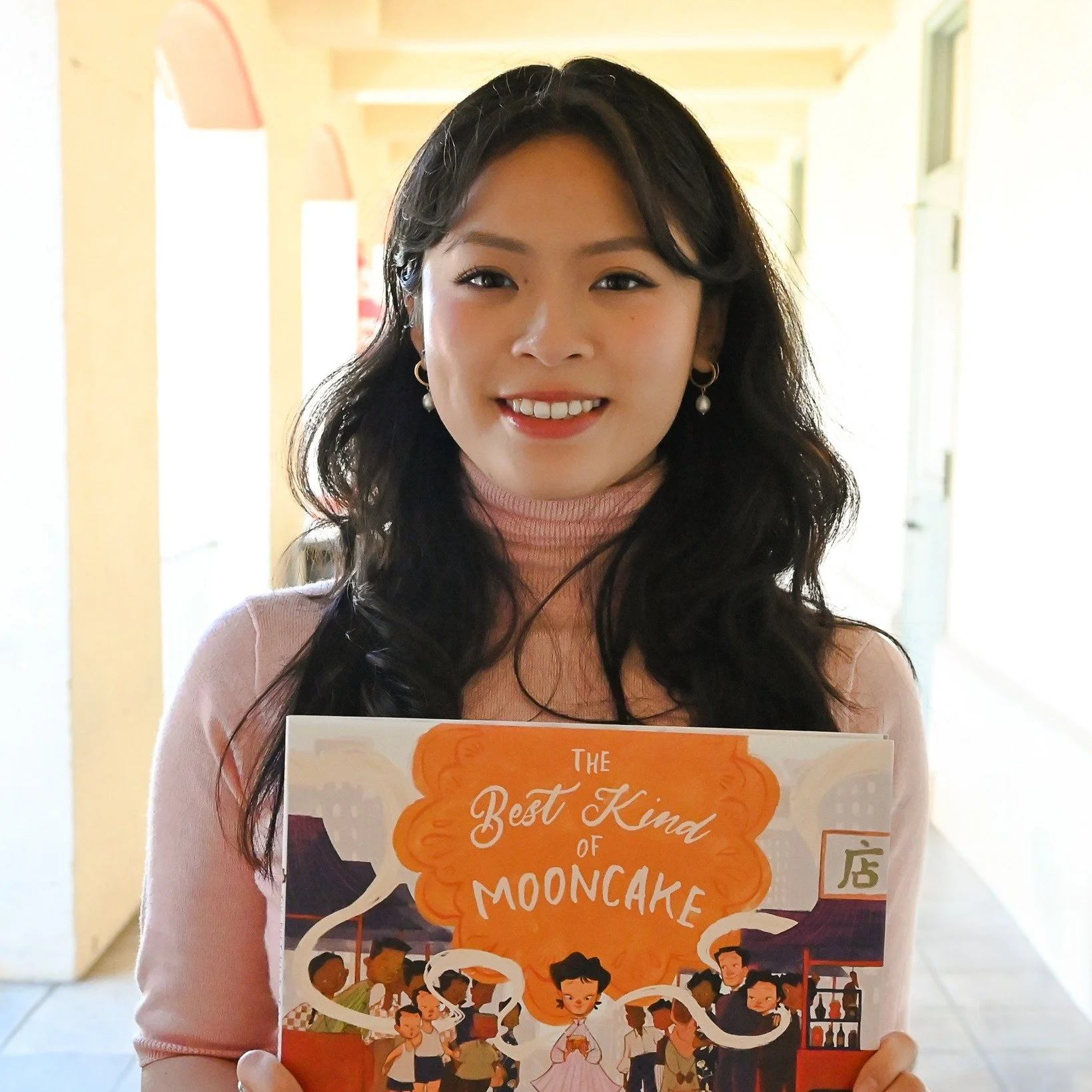Second graders enjoyed their Author Reading from @pearlwiththepearlearrings and her book, The Best Kind of Mooncake.  They loved hearing about the bustling Hong Kong street market and how one delicious mooncake along with a self-sacrificing act of ki