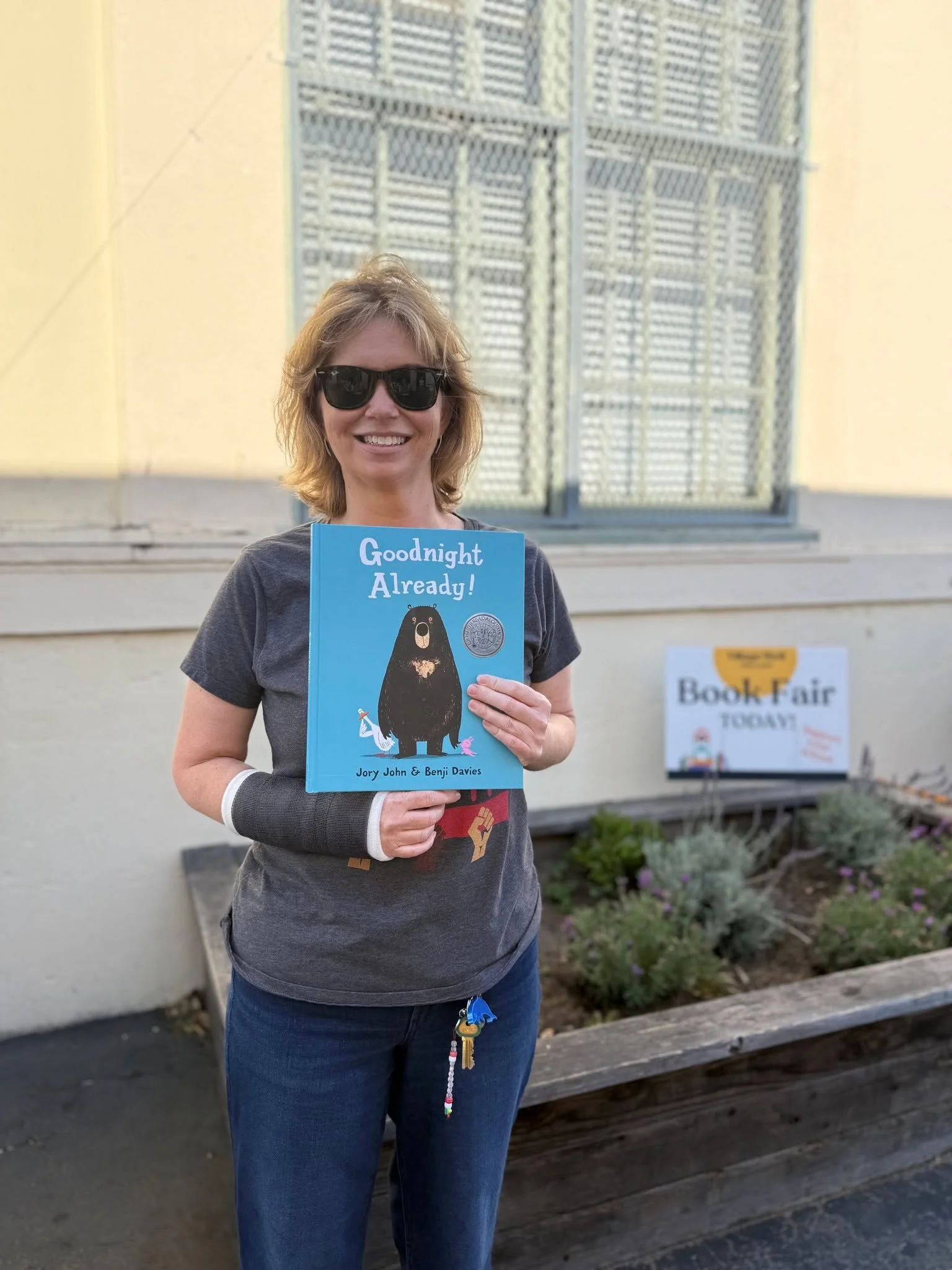 📚✨ Yesterday was the last day of our Book Fair at Broadway!

A huge THANK YOU to our amazing teachers and staff who made this week so special for our students. Your time, energy, and love for reading&mdash;especially during story time&mdash;helped b