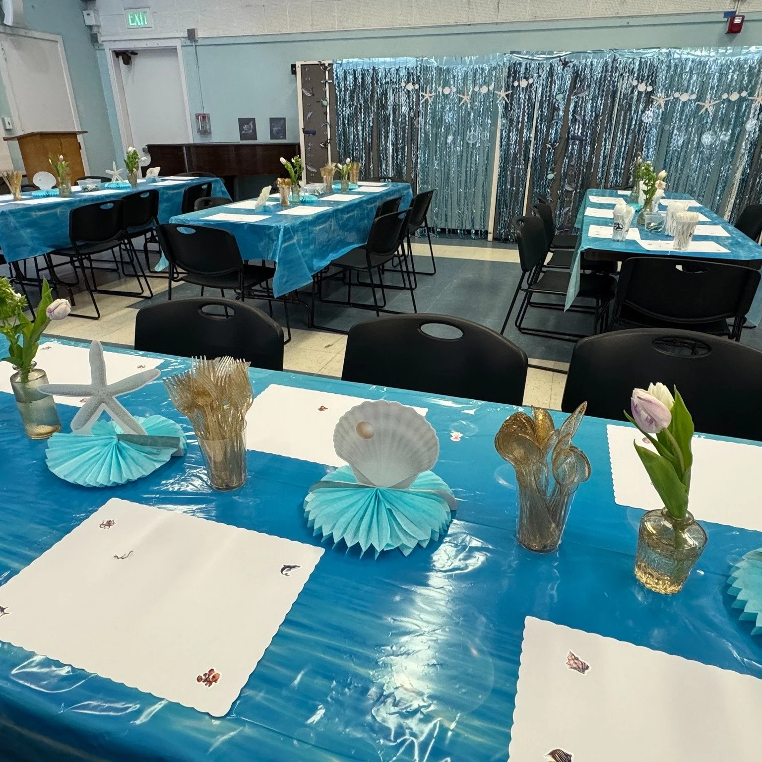 See how our Staff &amp; Teacher Appreciation Week started! 💙✨

Monday kicked things off with a delicious catered lunch hosted by our Kinder &amp; 1st grade families &mdash; such a thoughtful treat for our amazing staff! 🍽️

Day 2 was all about spoi