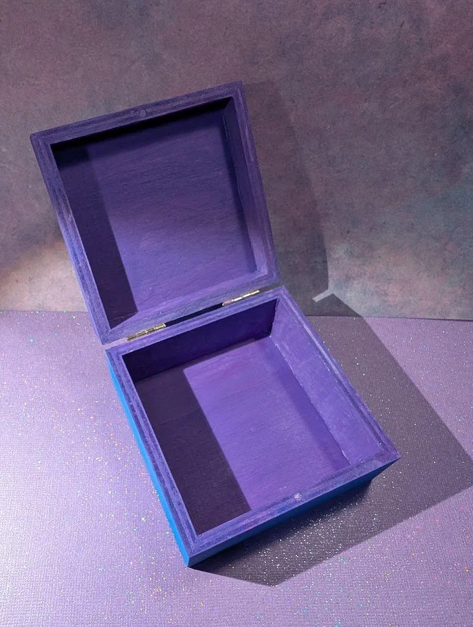 open box_alien girl.jpg