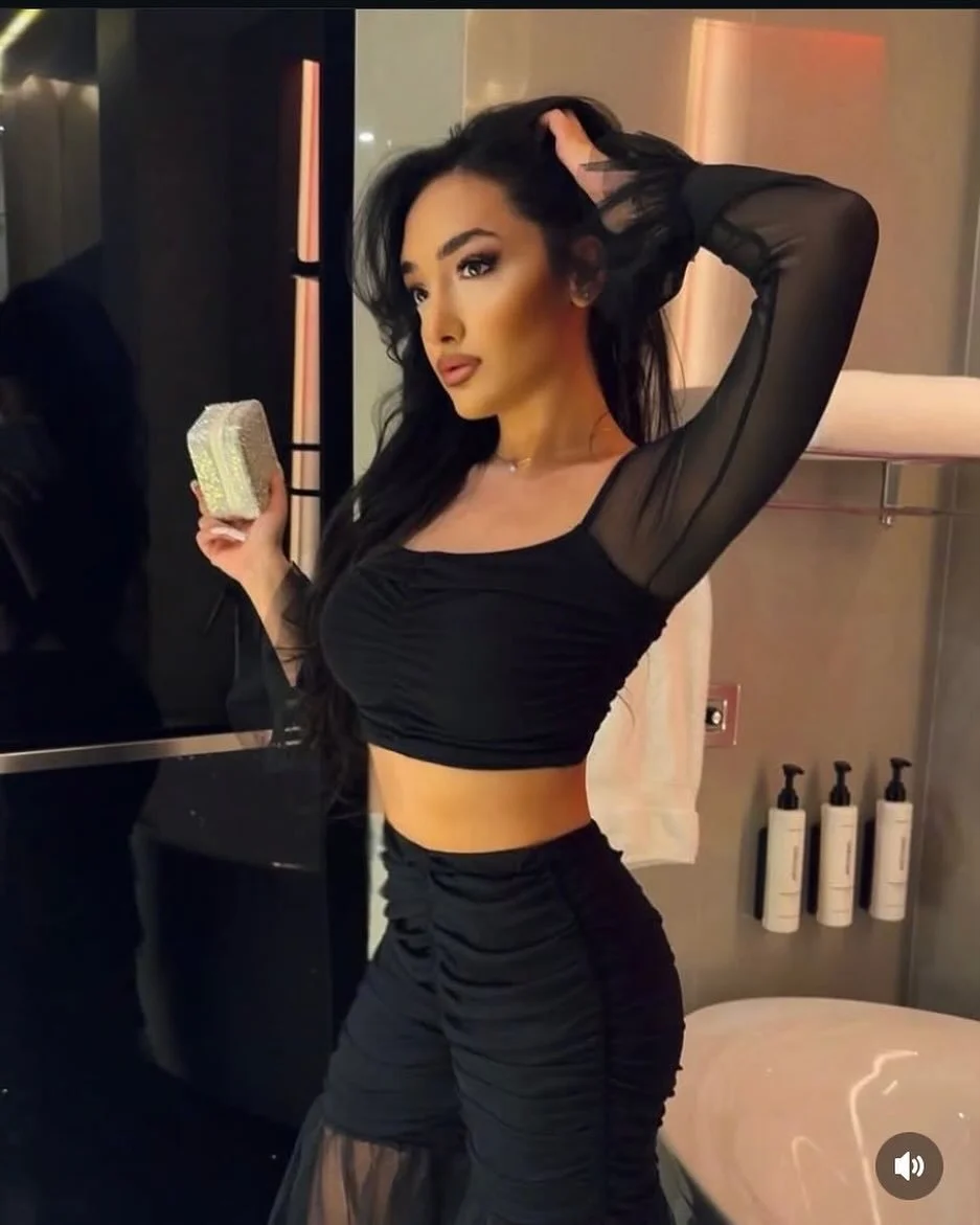 Whether you&rsquo;re promoting soap or refrigerators, our models know how to convey your brand&rsquo;s energy. Send us a DM today and find out how one of our models can help level up your game! 

#models #tradeshowmodel #promotion #eventmodel #atmosp