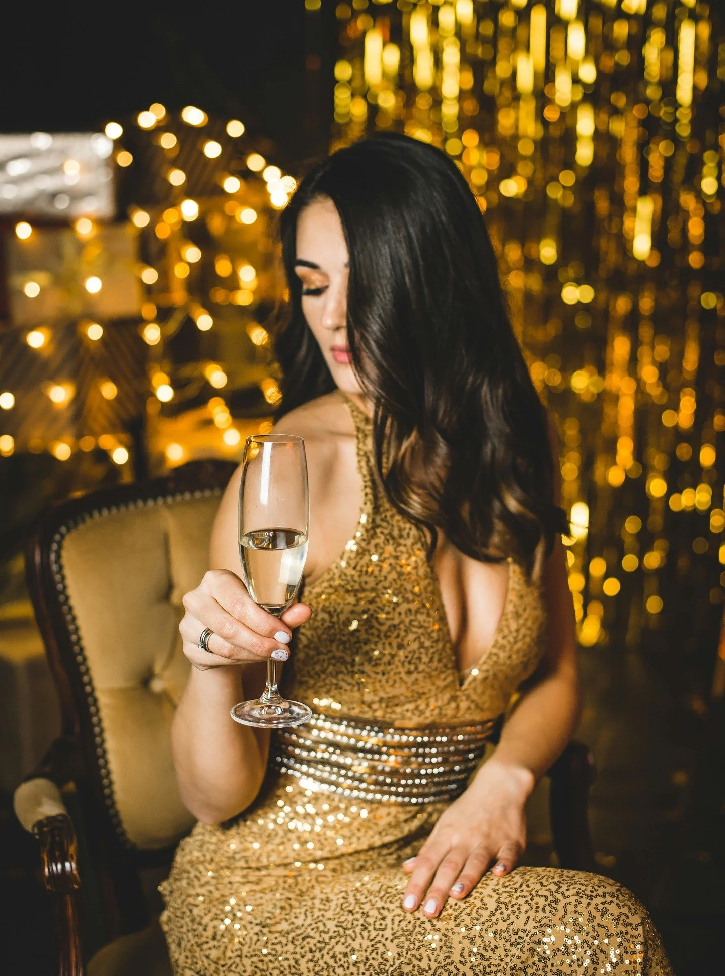 Just a little golden moment to brighten the day ✨
Sips, smiles, and good energy only.

#GoldenGlow #EventModel #PromoModelLife #ModelMoments #SipAndShine #BehindTheScenes #AgencyLife