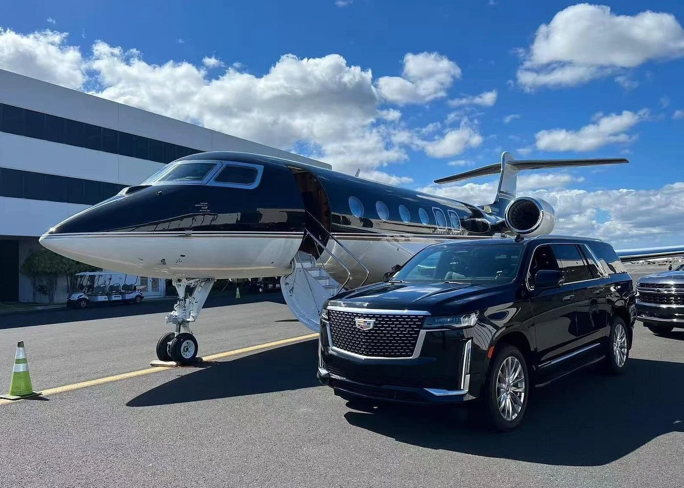 HNL to Waikīkī in Style: Private Airport Chauffeur Service in Honolulu