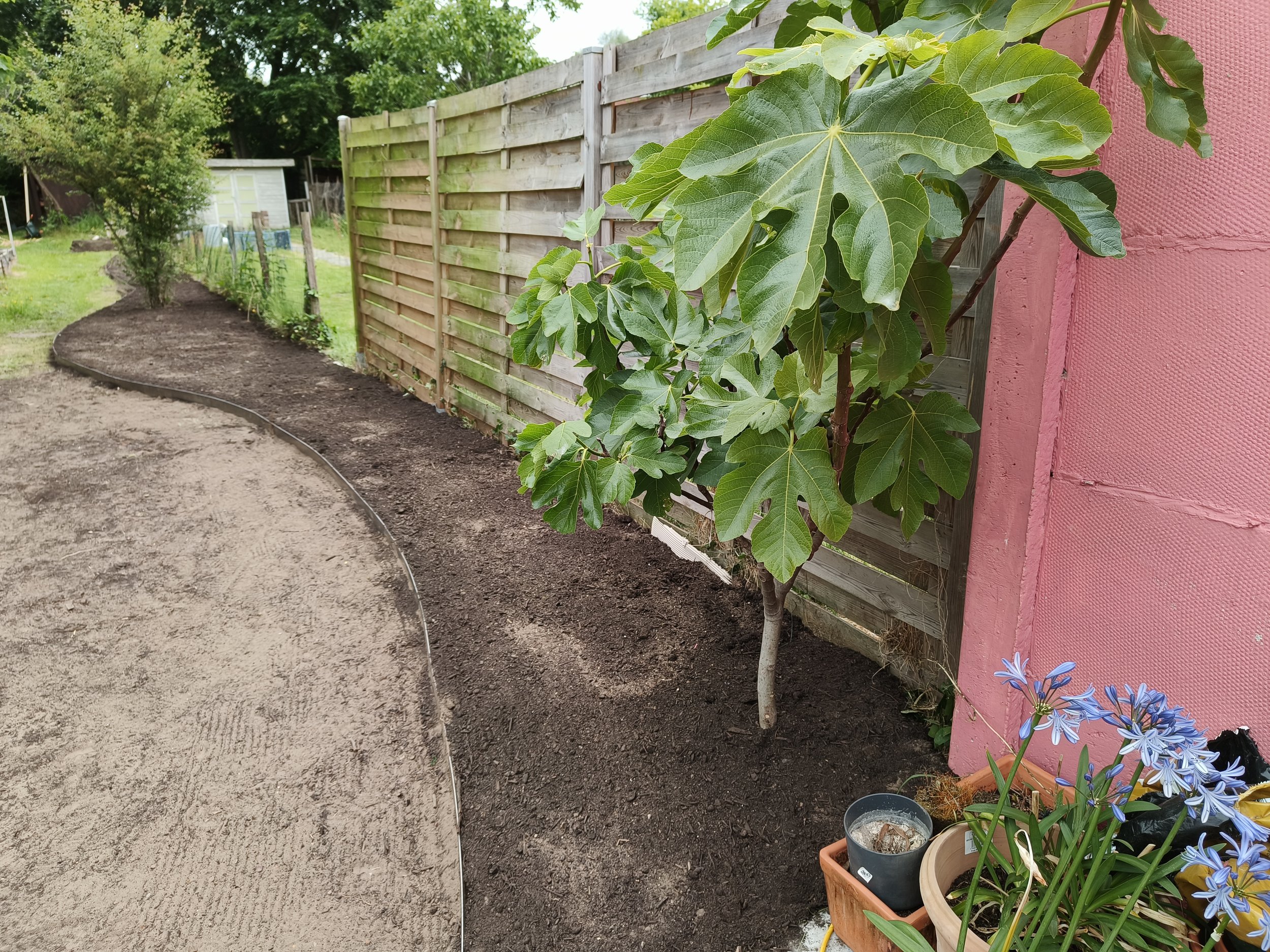 Tuinaanleg, border in cortenstaal