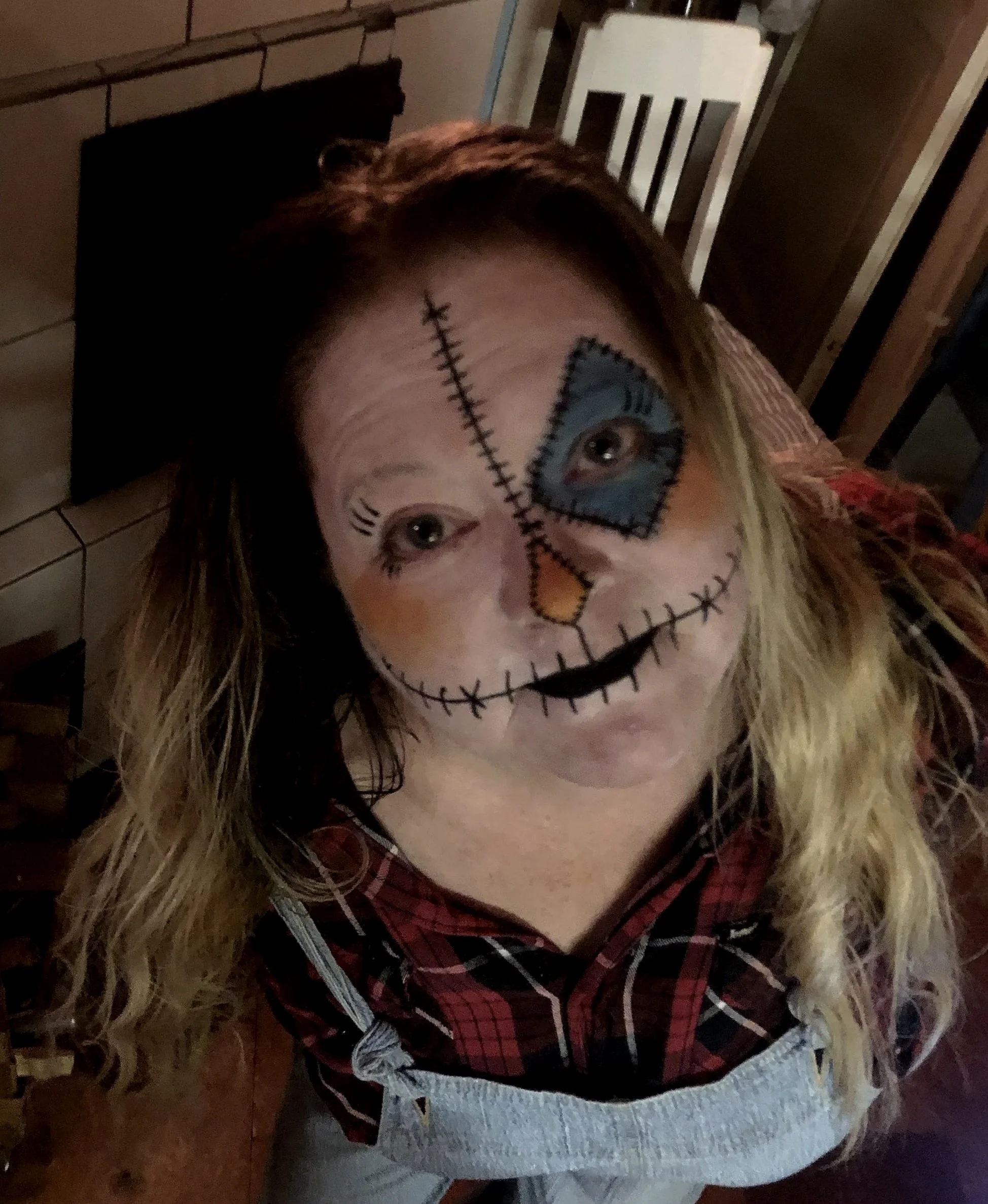 Halloween kasvomaalaus: variksenpelätin.