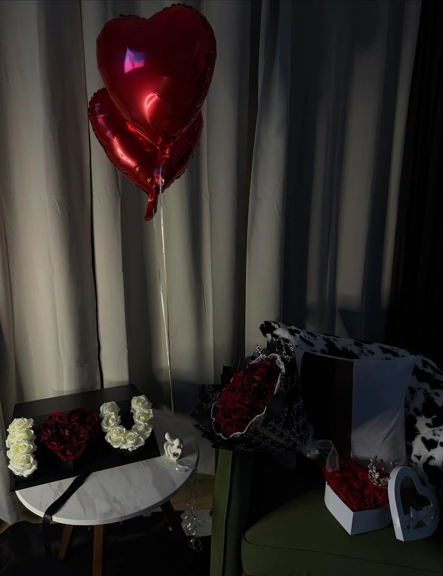 Real princess treatment 😍🤍

🌐: Eternalmbluxe.com 
Shop: Love and Romance Collection 

#htxflorist #luxurygifting #romance #explore