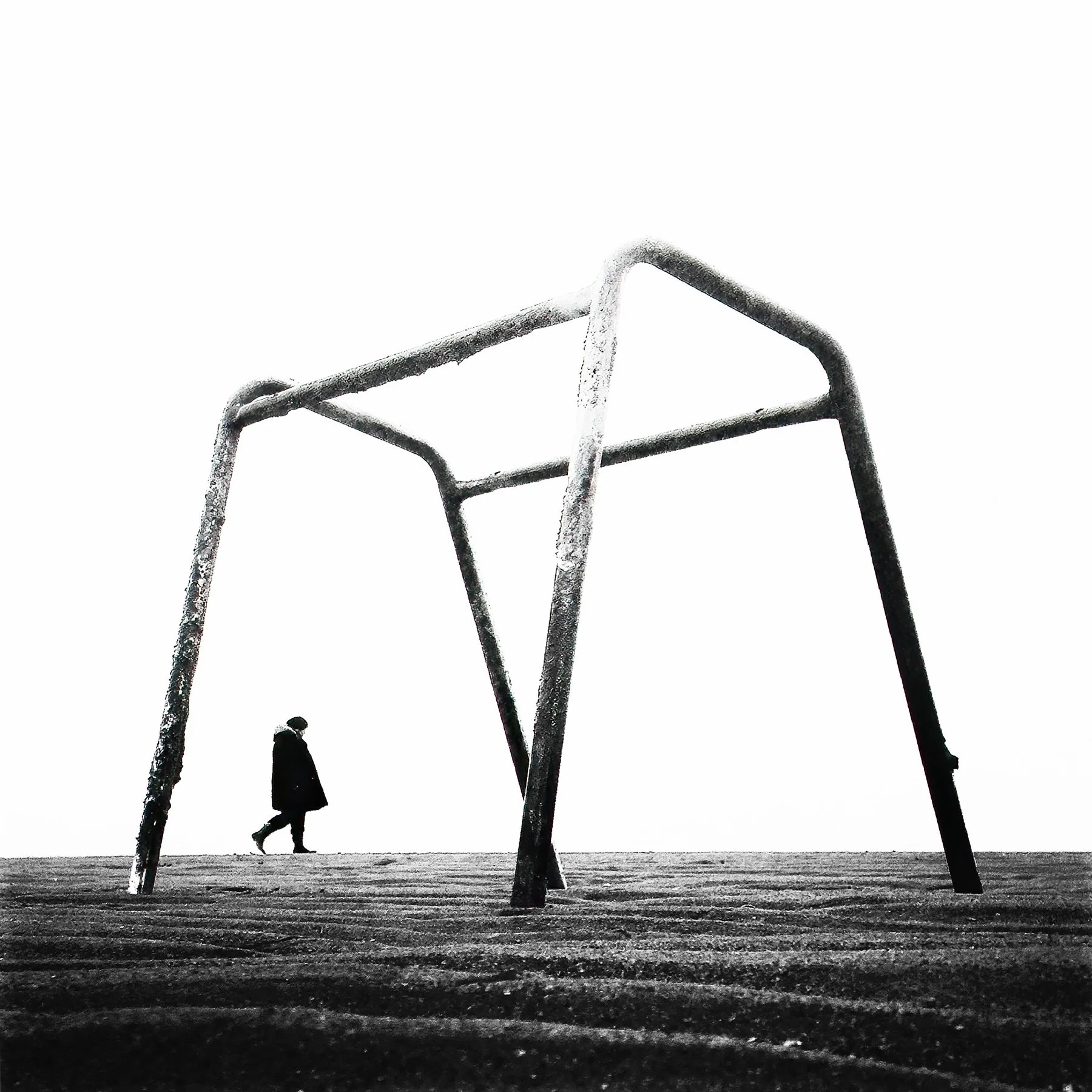 burnt-chair-mono-beautiful-perspective-portobello-beach-figure-paul-macphail-1800px.JPG