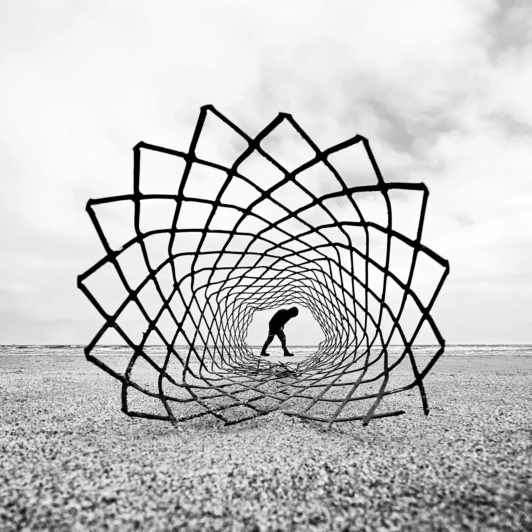 perspective-beach-simplicity-calmness-sculpture-wire-diamond-grill-bond-lotus-figure-barbeque-mono-paul-macphail-1800px-071.jpg