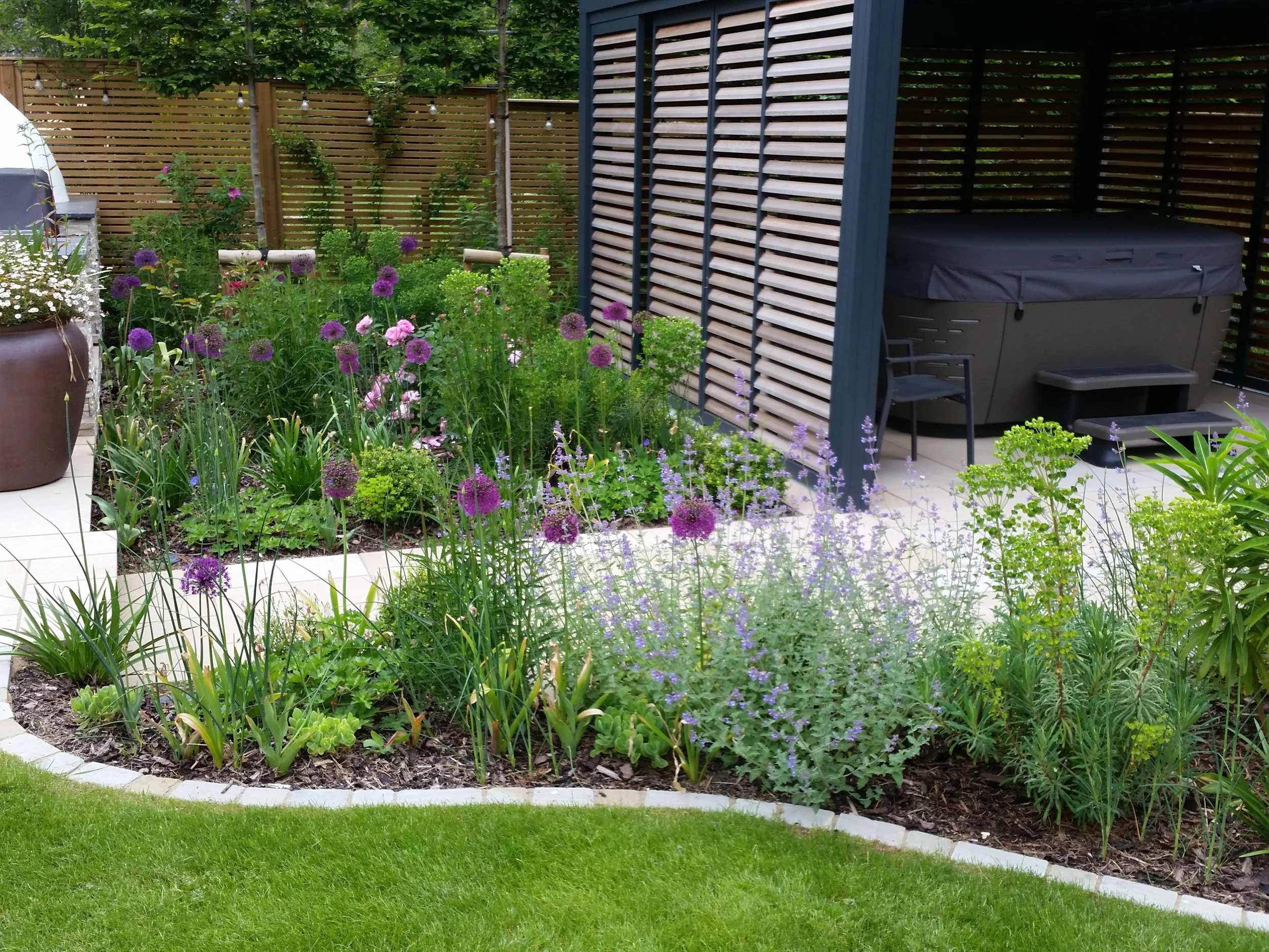 Stewarts_Exterior_Landscaping_Garden Border Lawn Edging-06.jpg