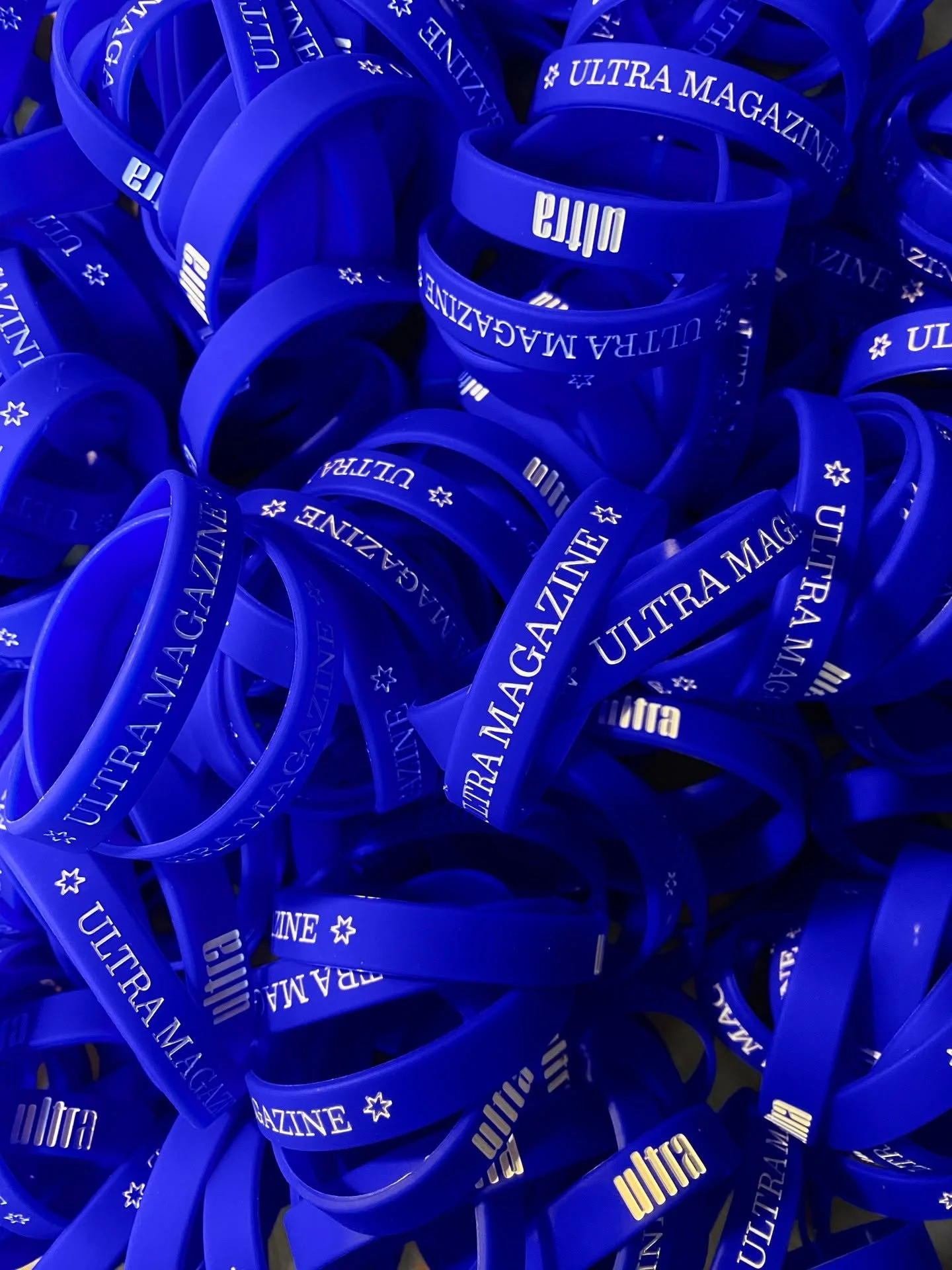 Ready to wrap your next issue ->>>

a bracelet holding ideas, waiting to unfold!