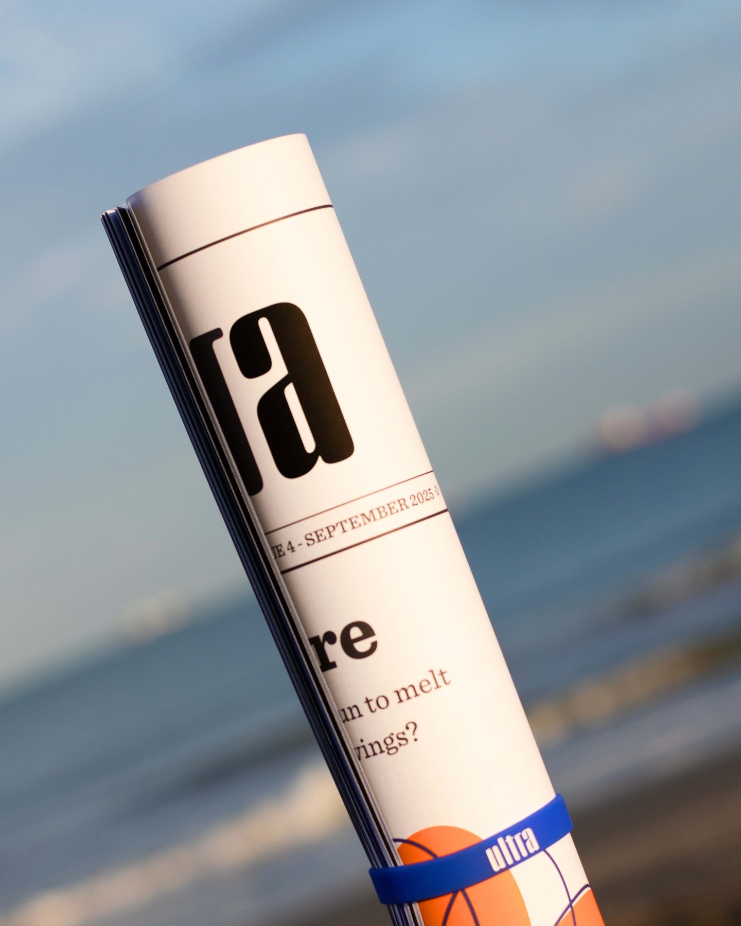 The sea behind 🌊
A world within 📖
Forty pages held against the horizon.

#UltraMagazine #ImmersiveExperience #IndieMagazine