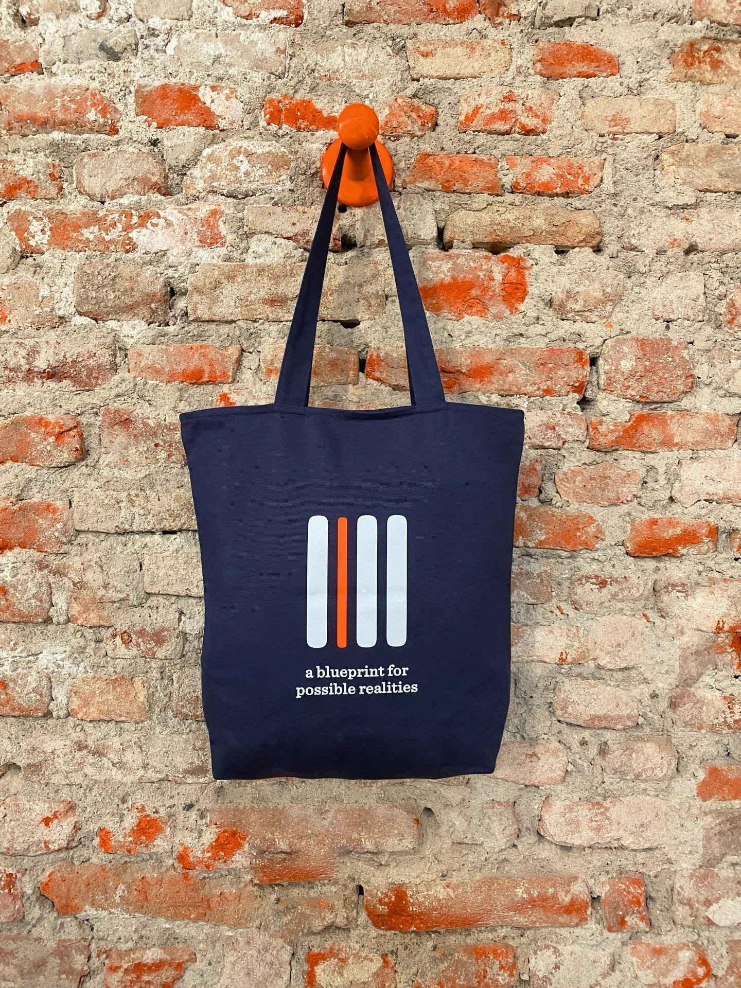 Carry ideas, move freely 🌍

The Ultra Tote is available on our website or waiting for you at our Milan headquarters, alongside the latest issue of Ultra Magazine.
Some things are meant to be carried.

📸 Taking the Ultra Tote around the world?
Send 