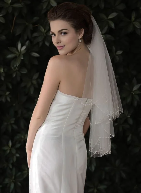 scalloped beaded edge with teardrop crystal accents on short bridal veil, delicate sparkle and fine craftsmanship.