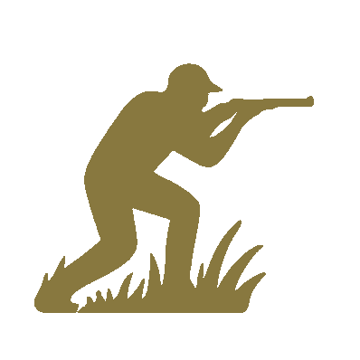 Siluette eines Jägers mit Gewehr in der Hand, der in Gras kniet und zielt